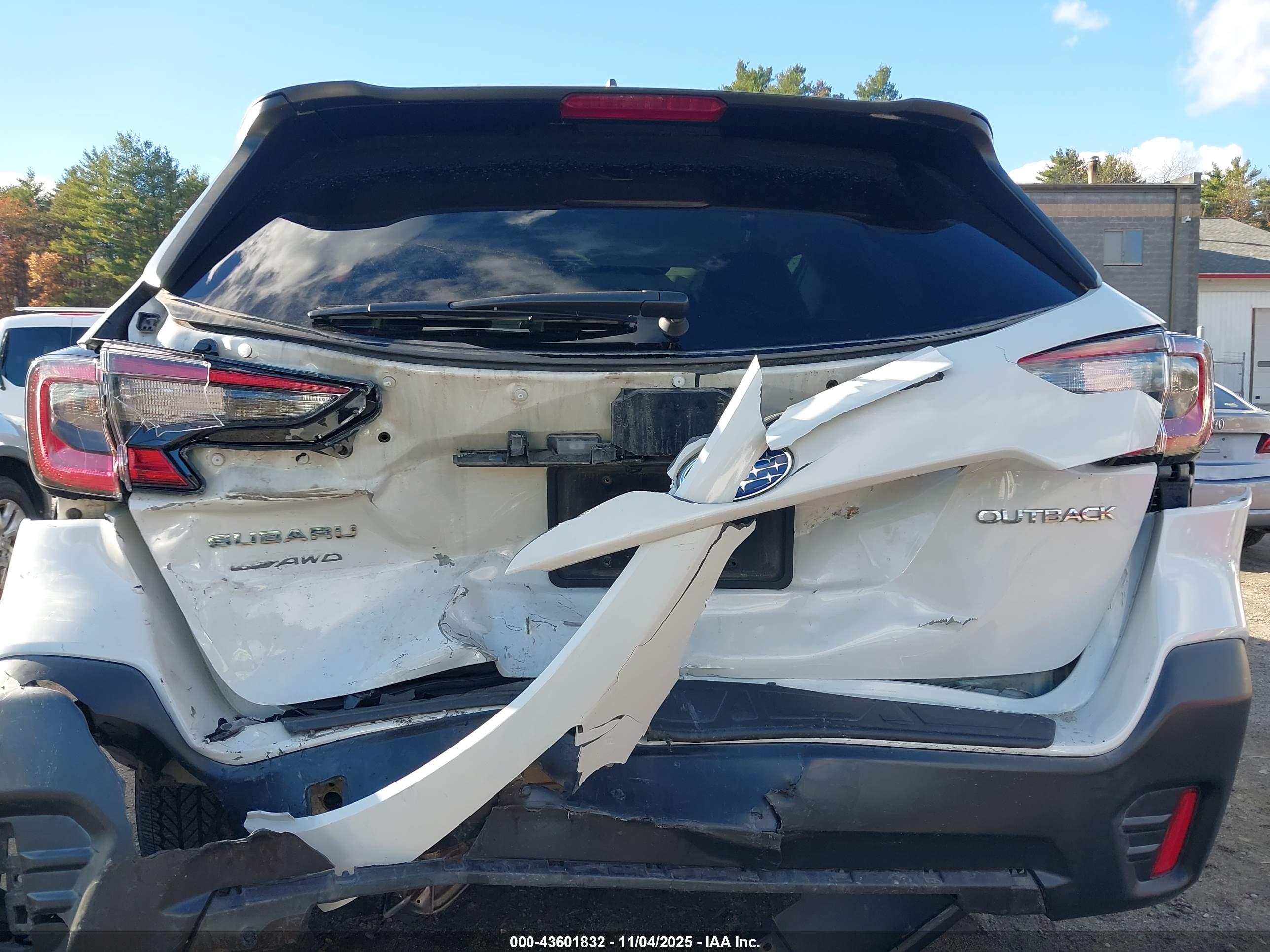 SUBARU OUTBACK image 6