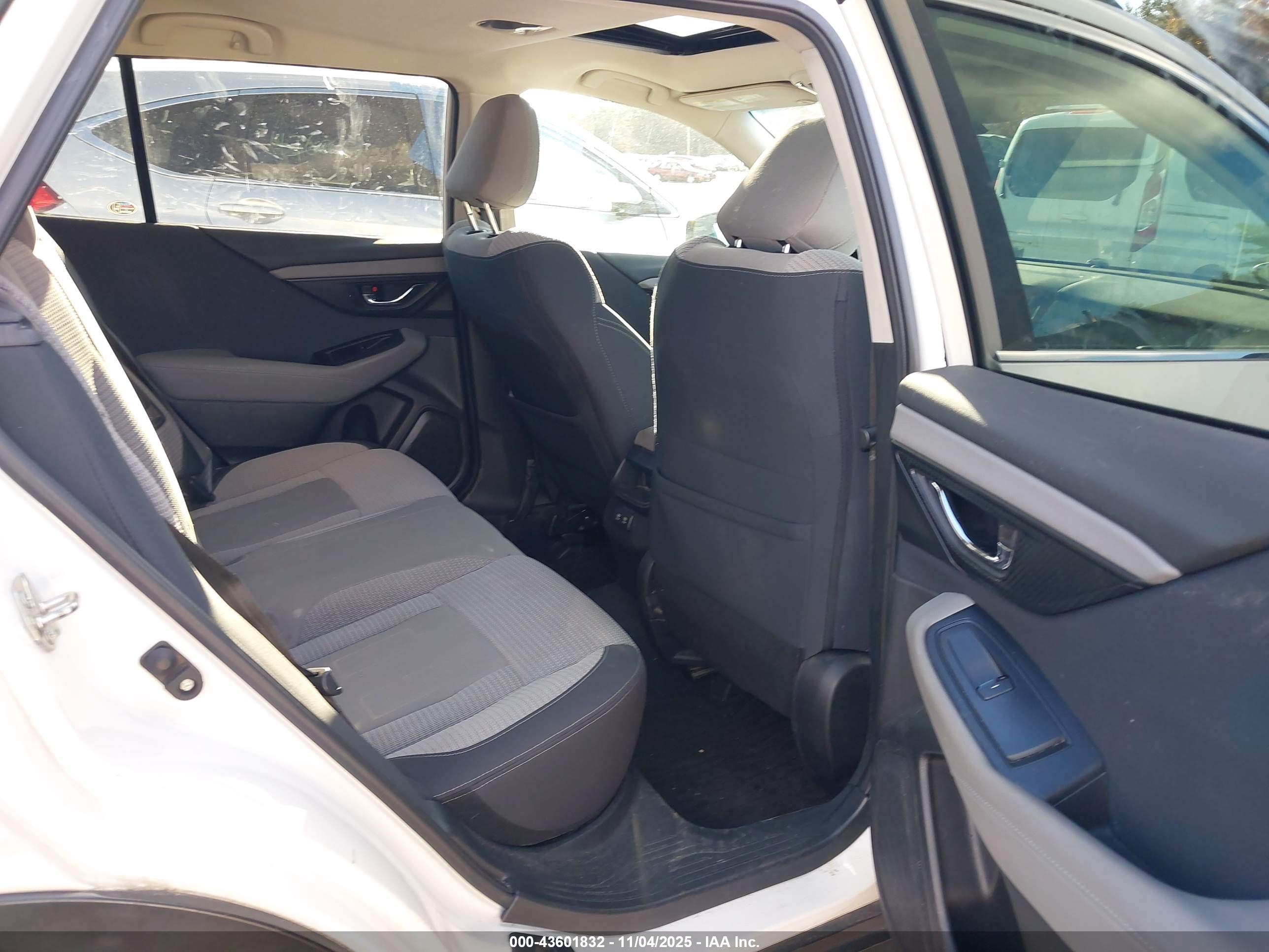 SUBARU OUTBACK image 8
