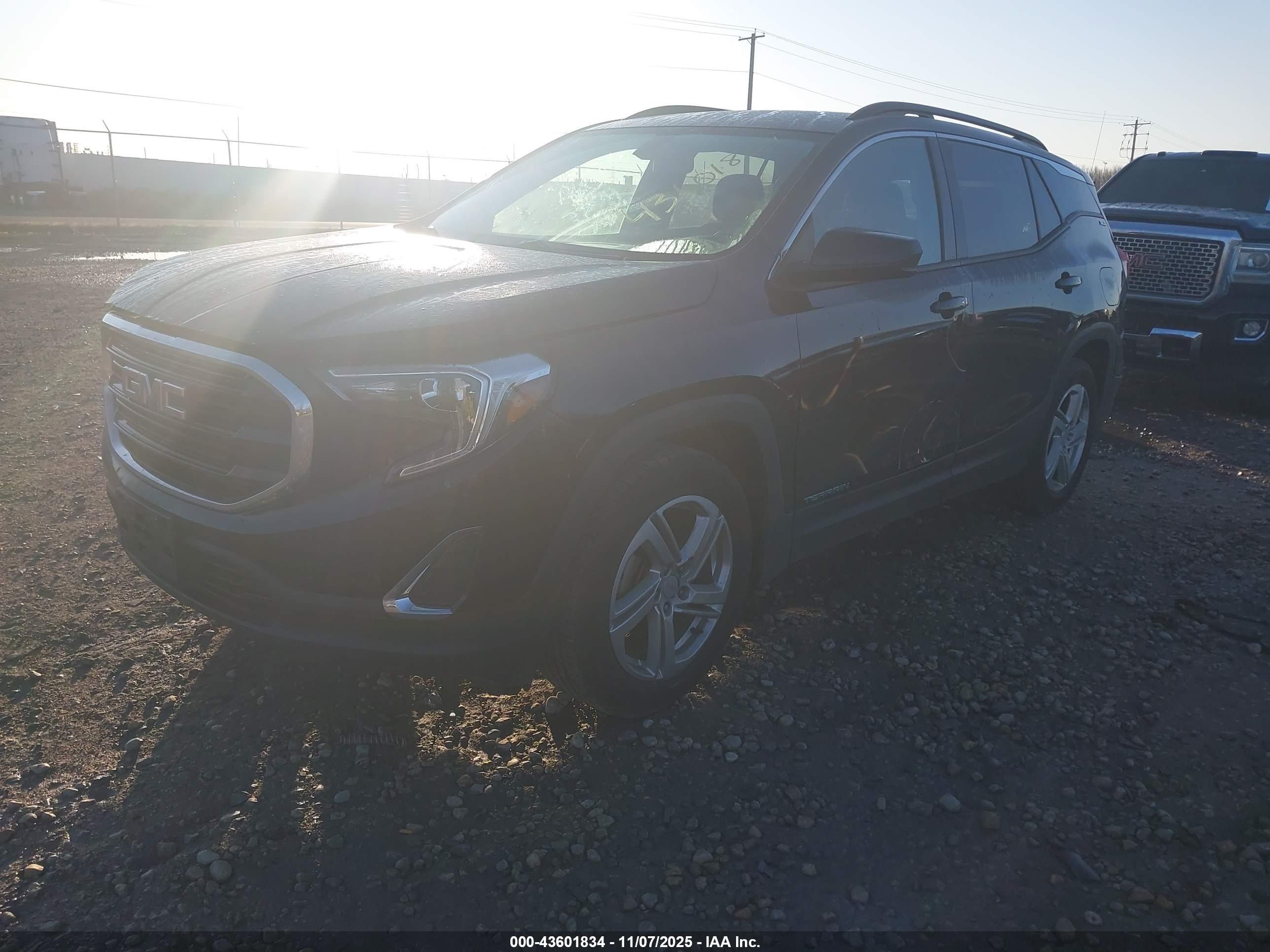GMC TERRAIN image 2