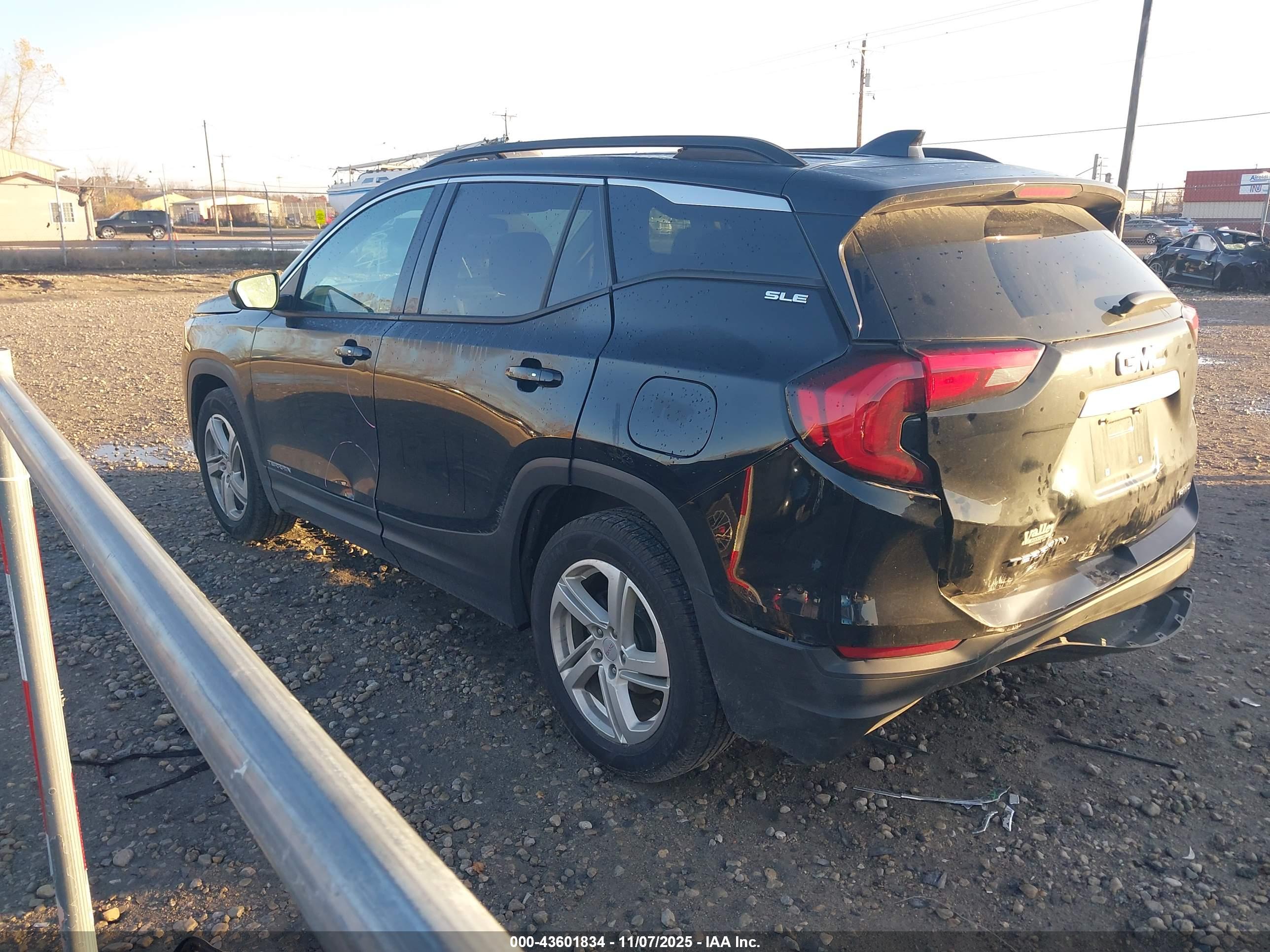 GMC TERRAIN image 3