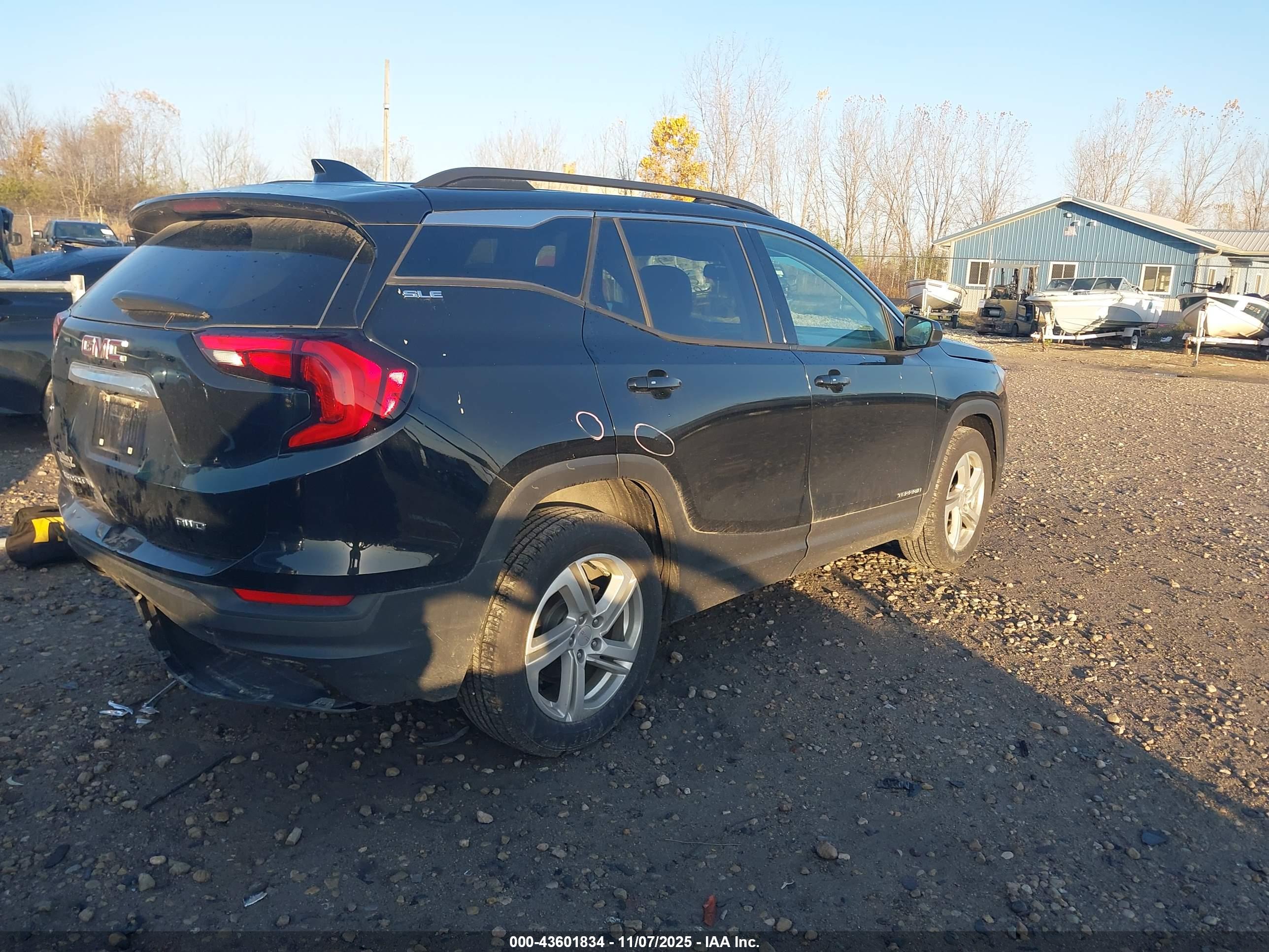 GMC TERRAIN image 4