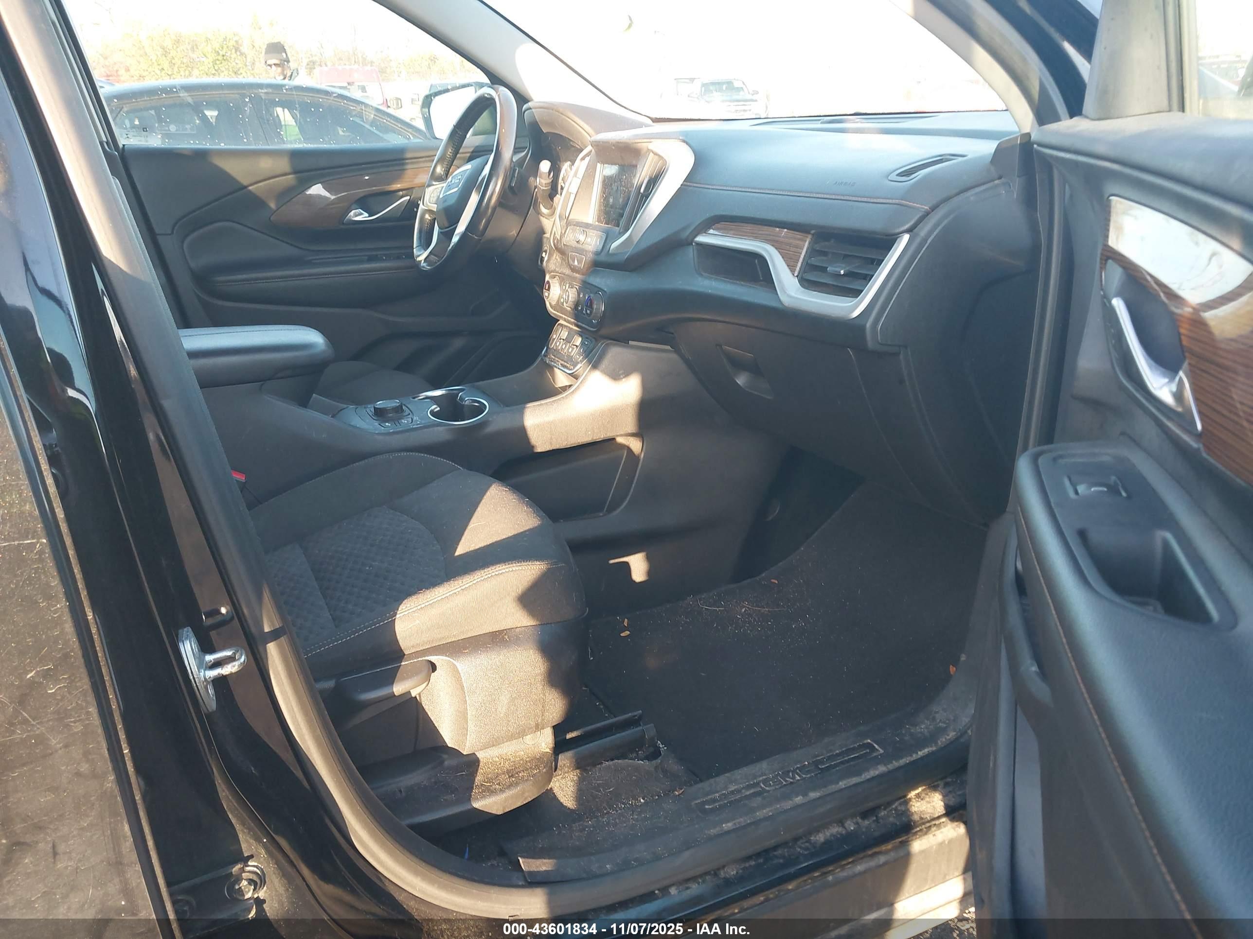 GMC TERRAIN image 5