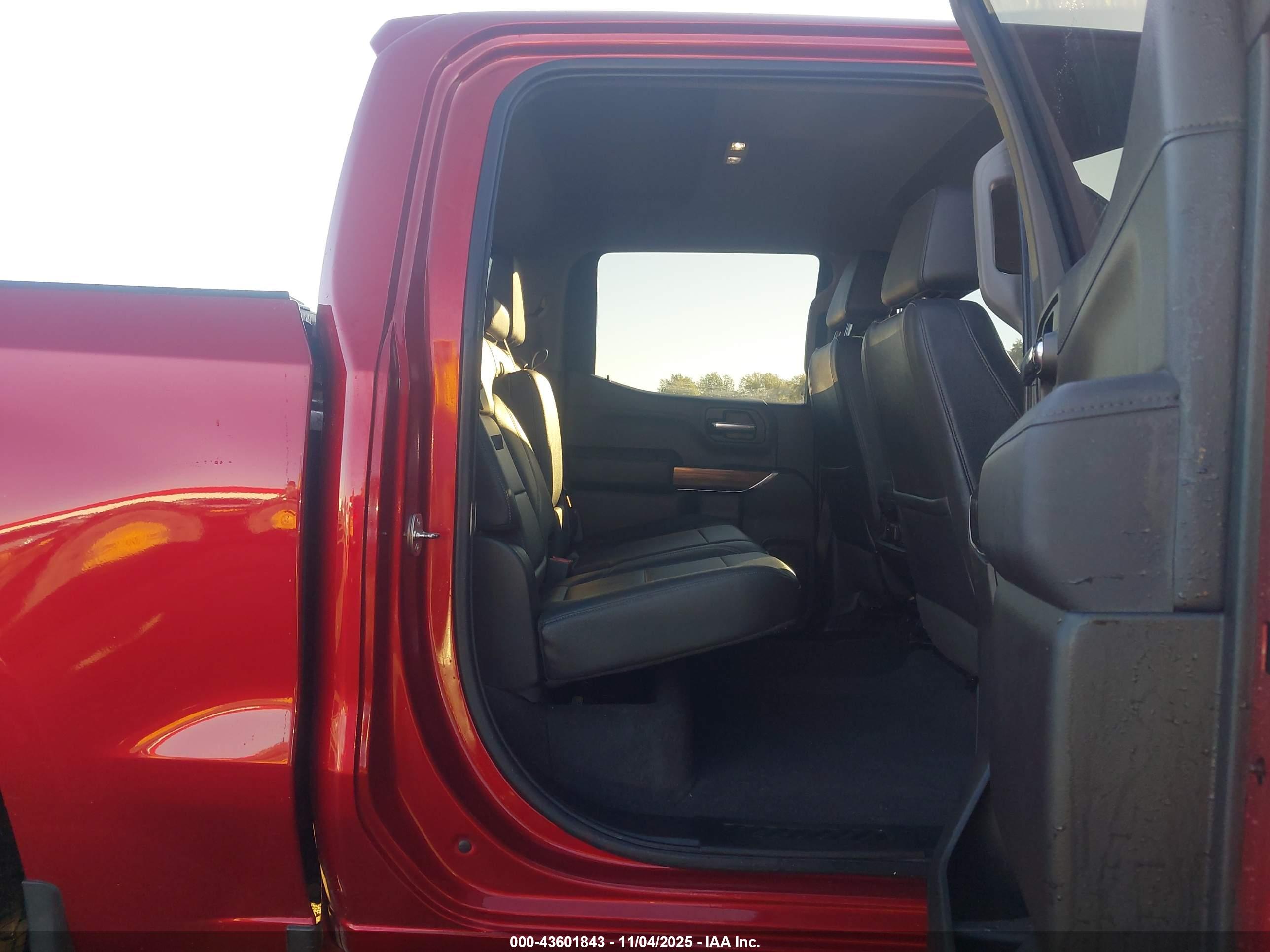 CHEVROLET SILVERADO image 8