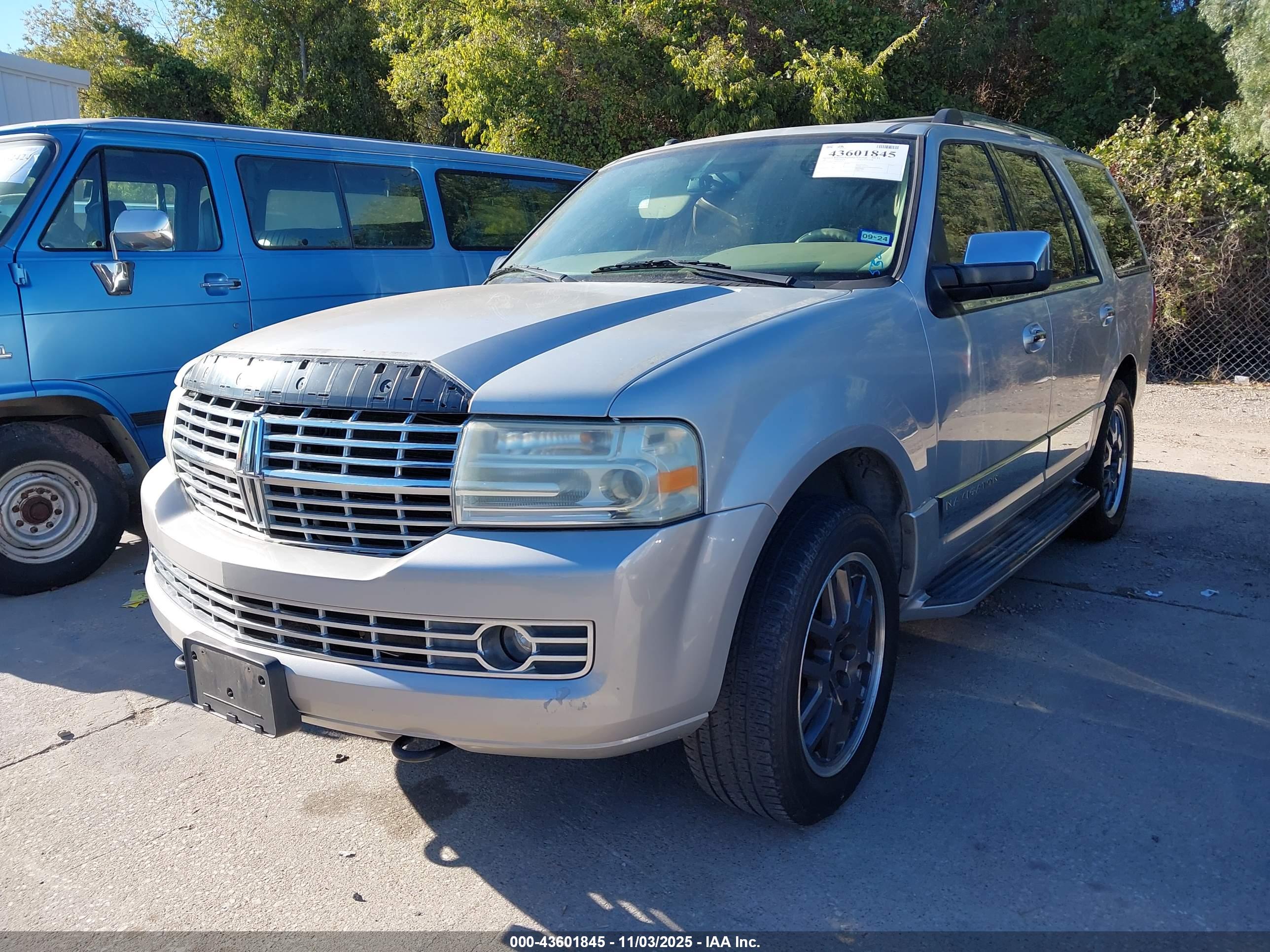 LINCOLN NAVIGATOR image 2