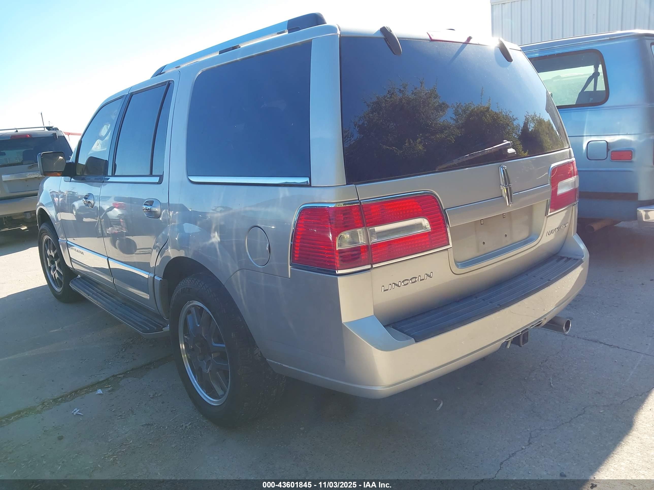 LINCOLN NAVIGATOR image 3