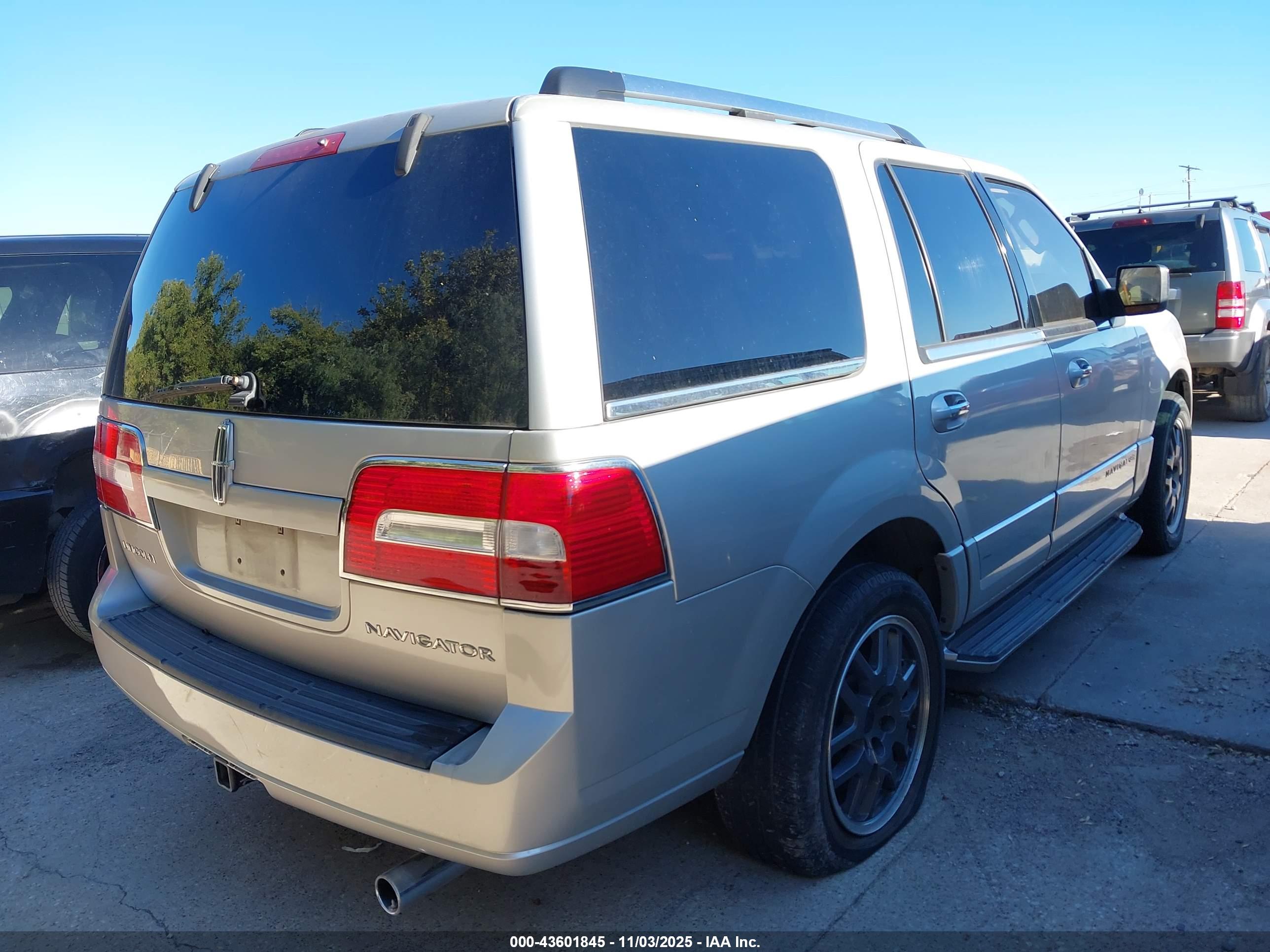 LINCOLN NAVIGATOR image 4