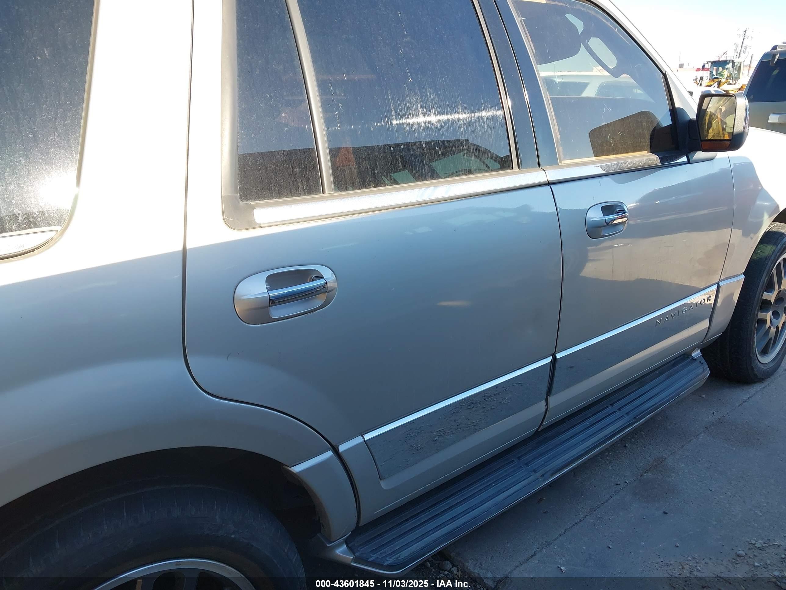LINCOLN NAVIGATOR image 6