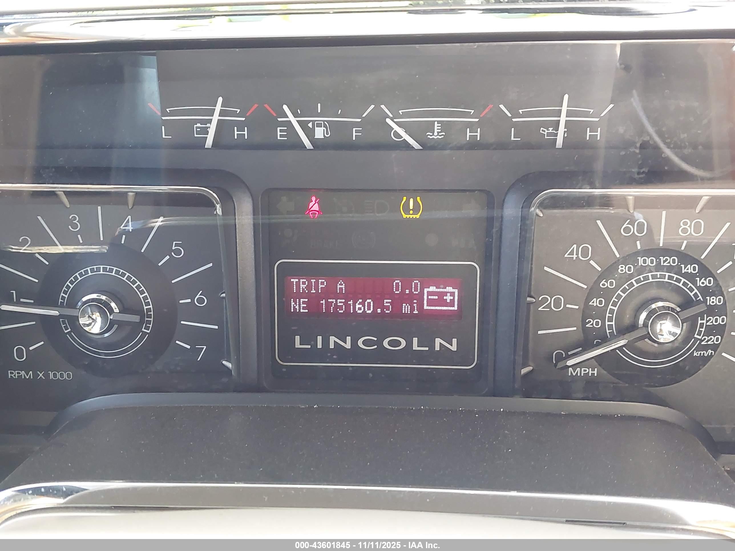 LINCOLN NAVIGATOR image 7