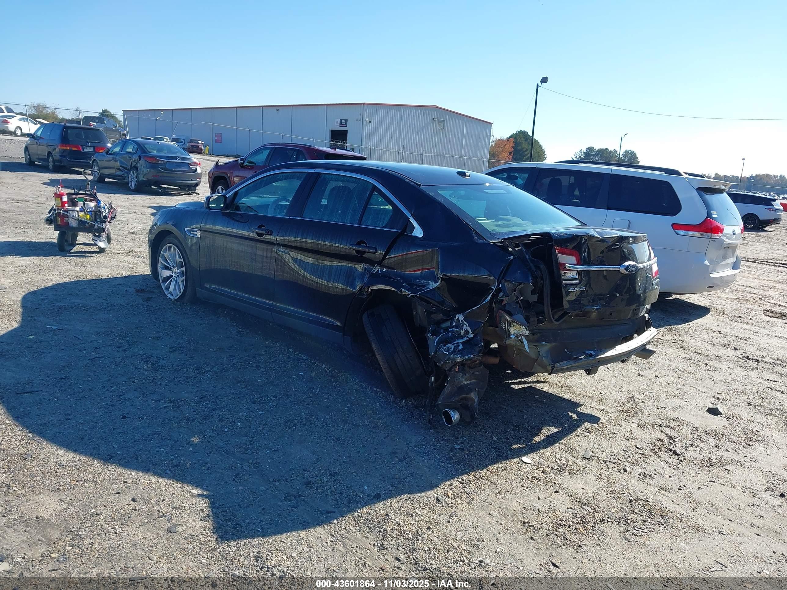 FORD TAURUS image 3