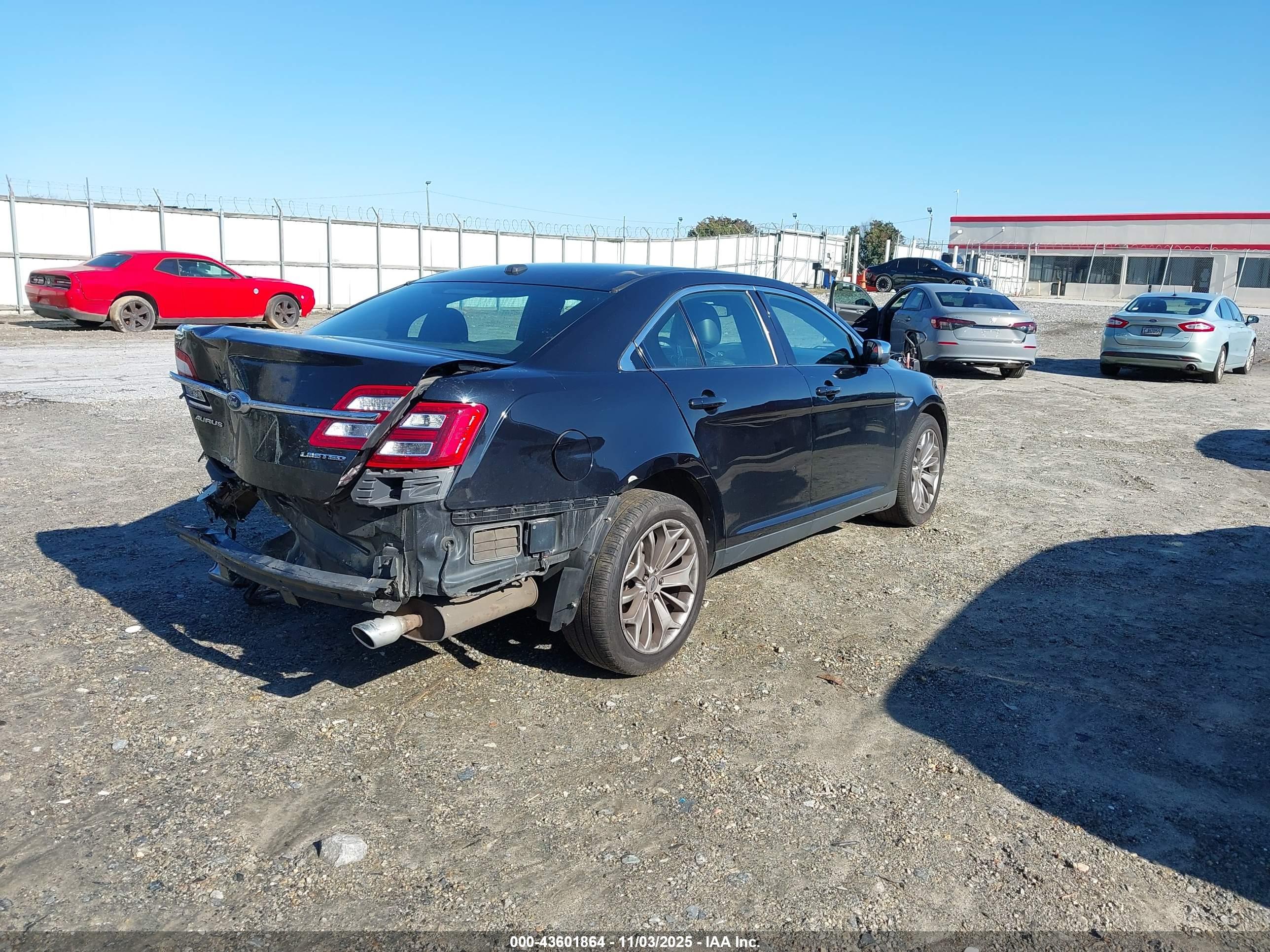 FORD TAURUS image 4