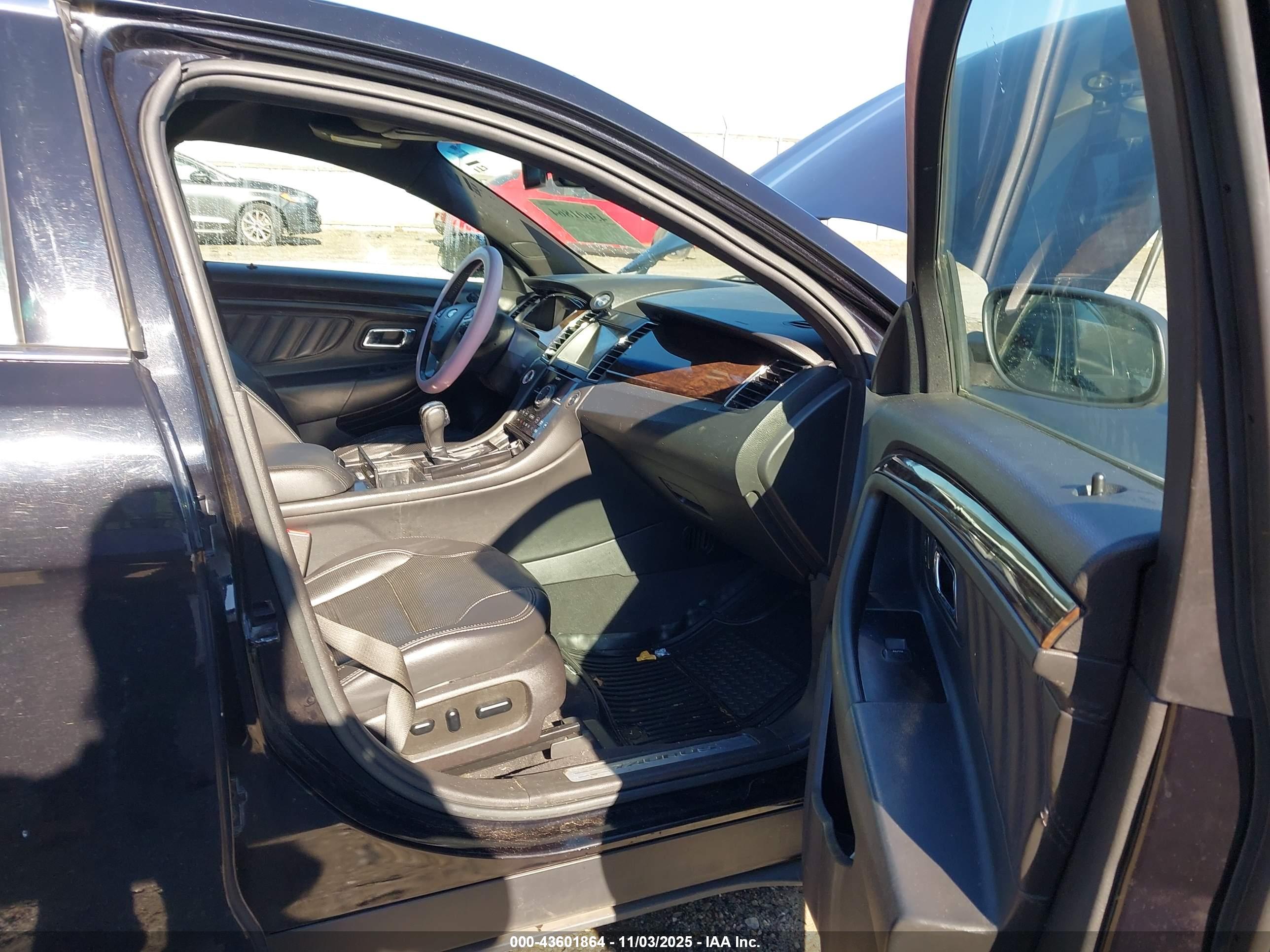 FORD TAURUS image 5