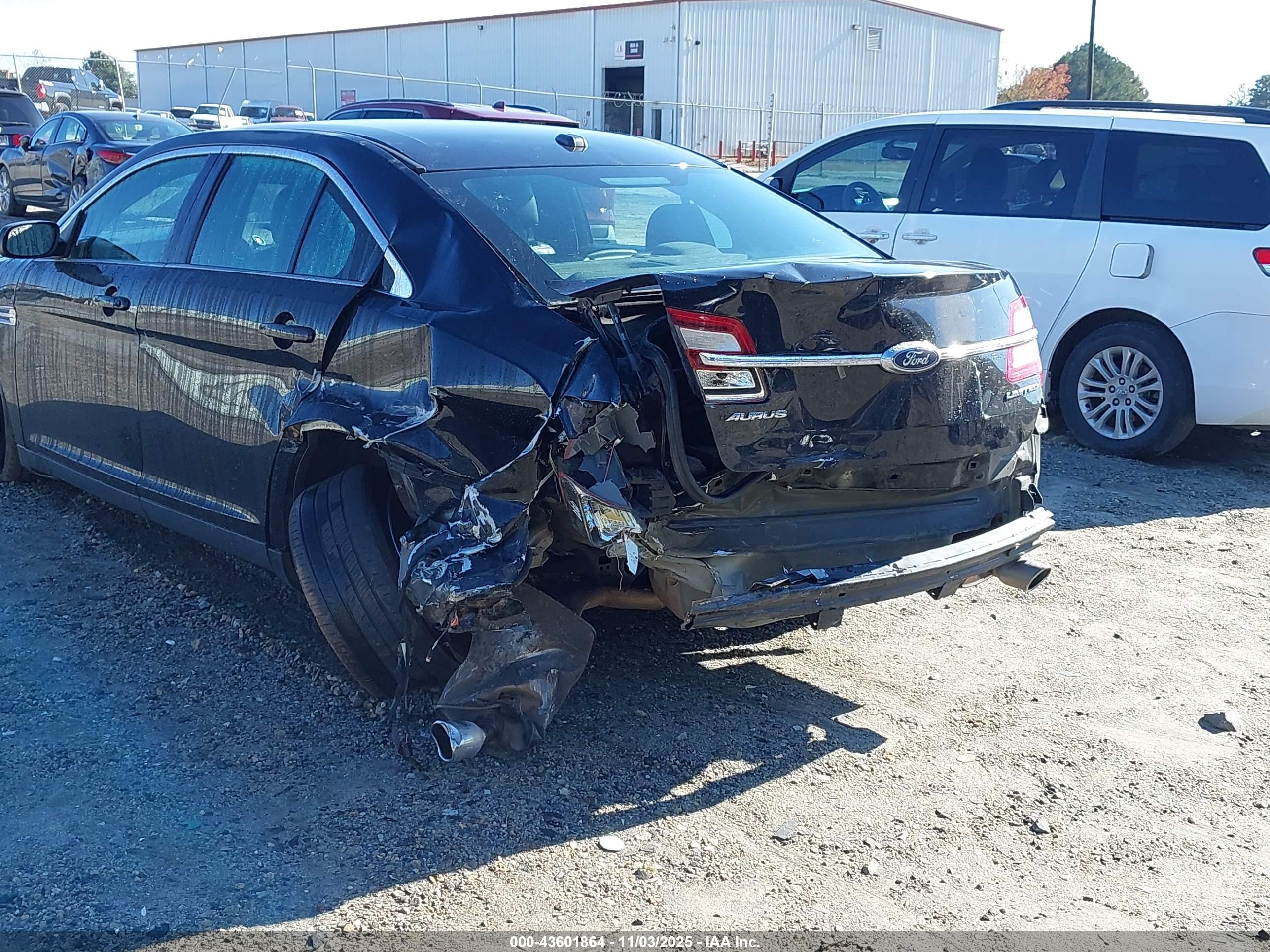 FORD TAURUS image 6