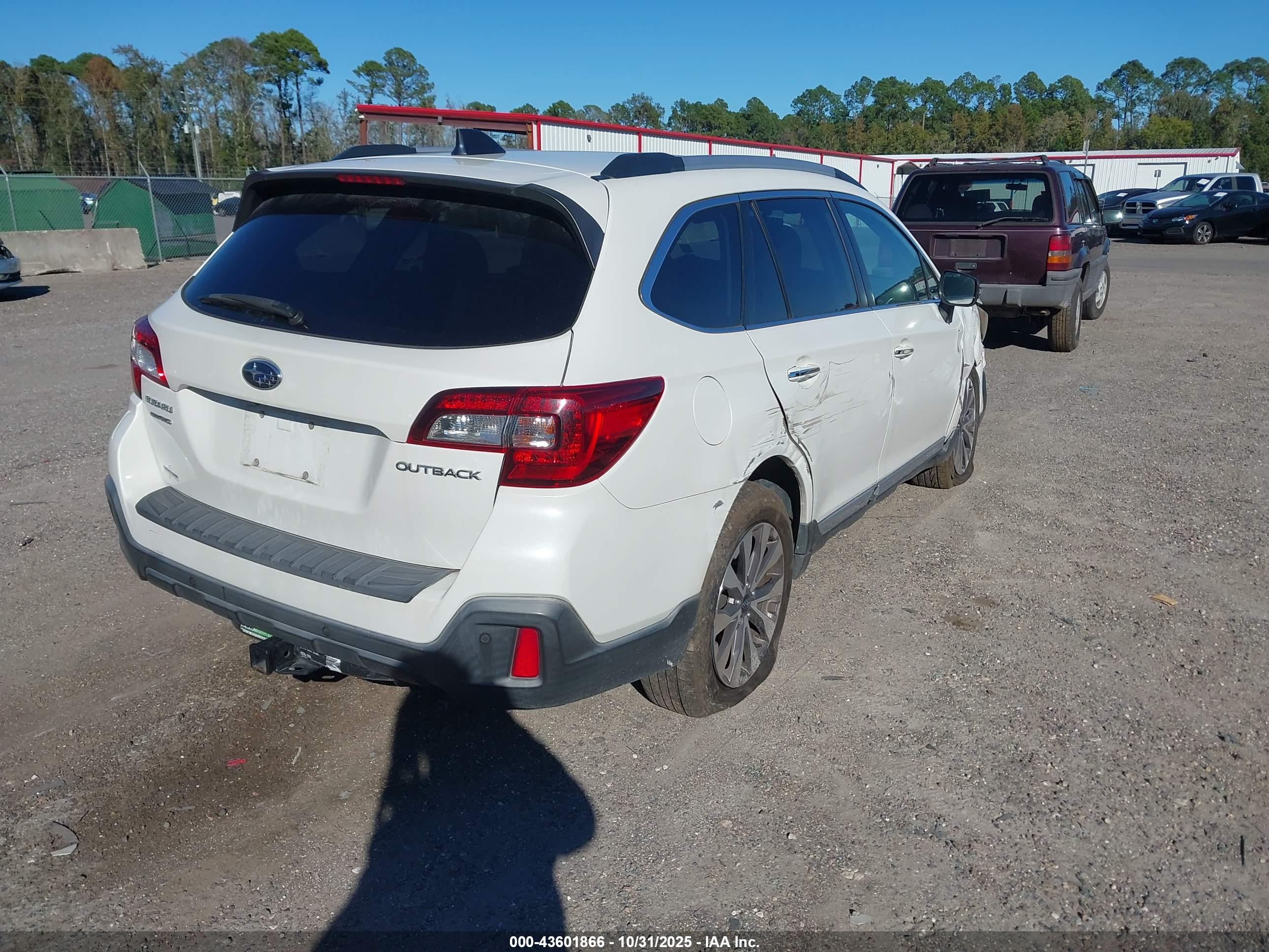 SUBARU OUTBACK image 4