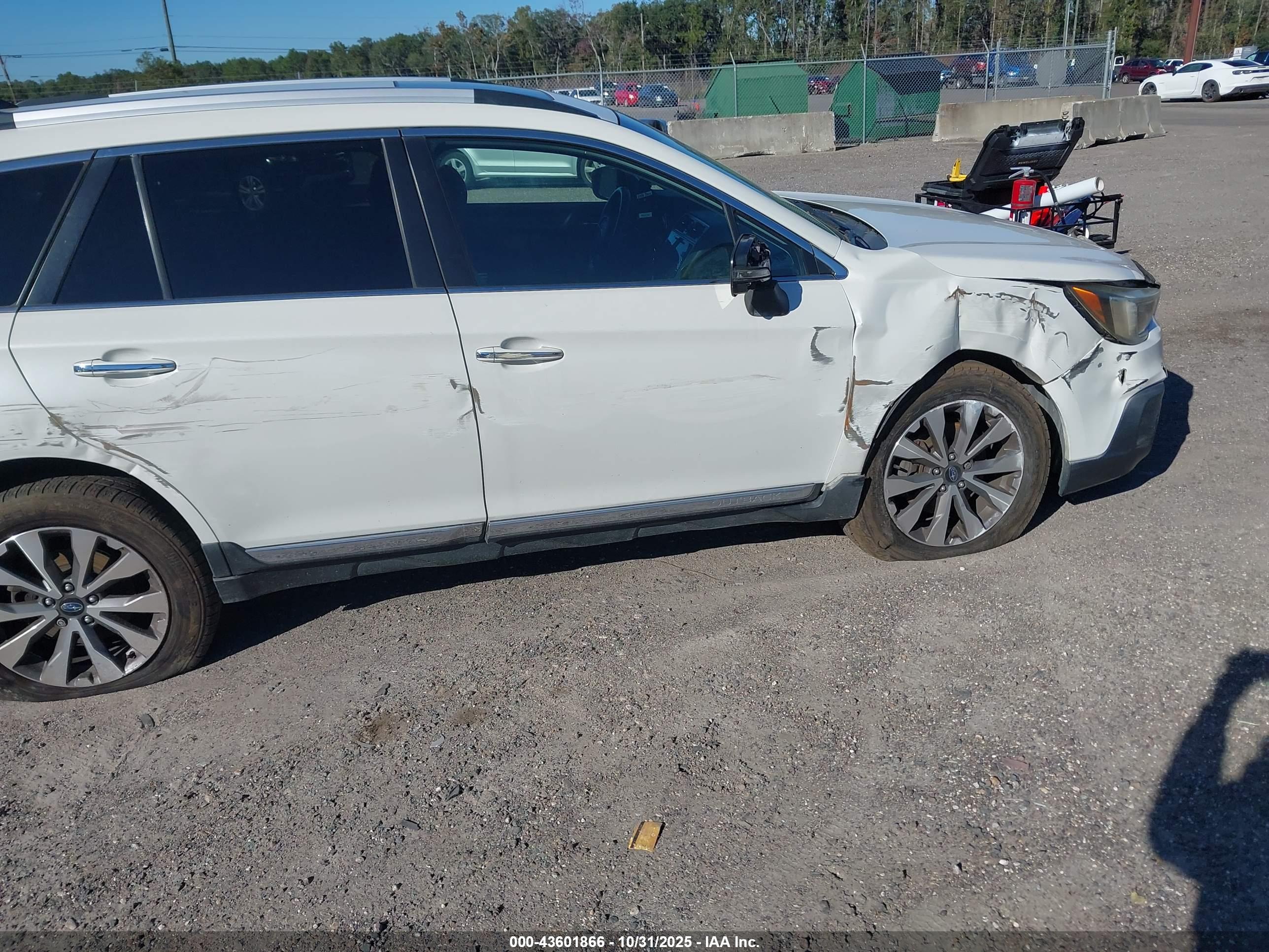 SUBARU OUTBACK image 6