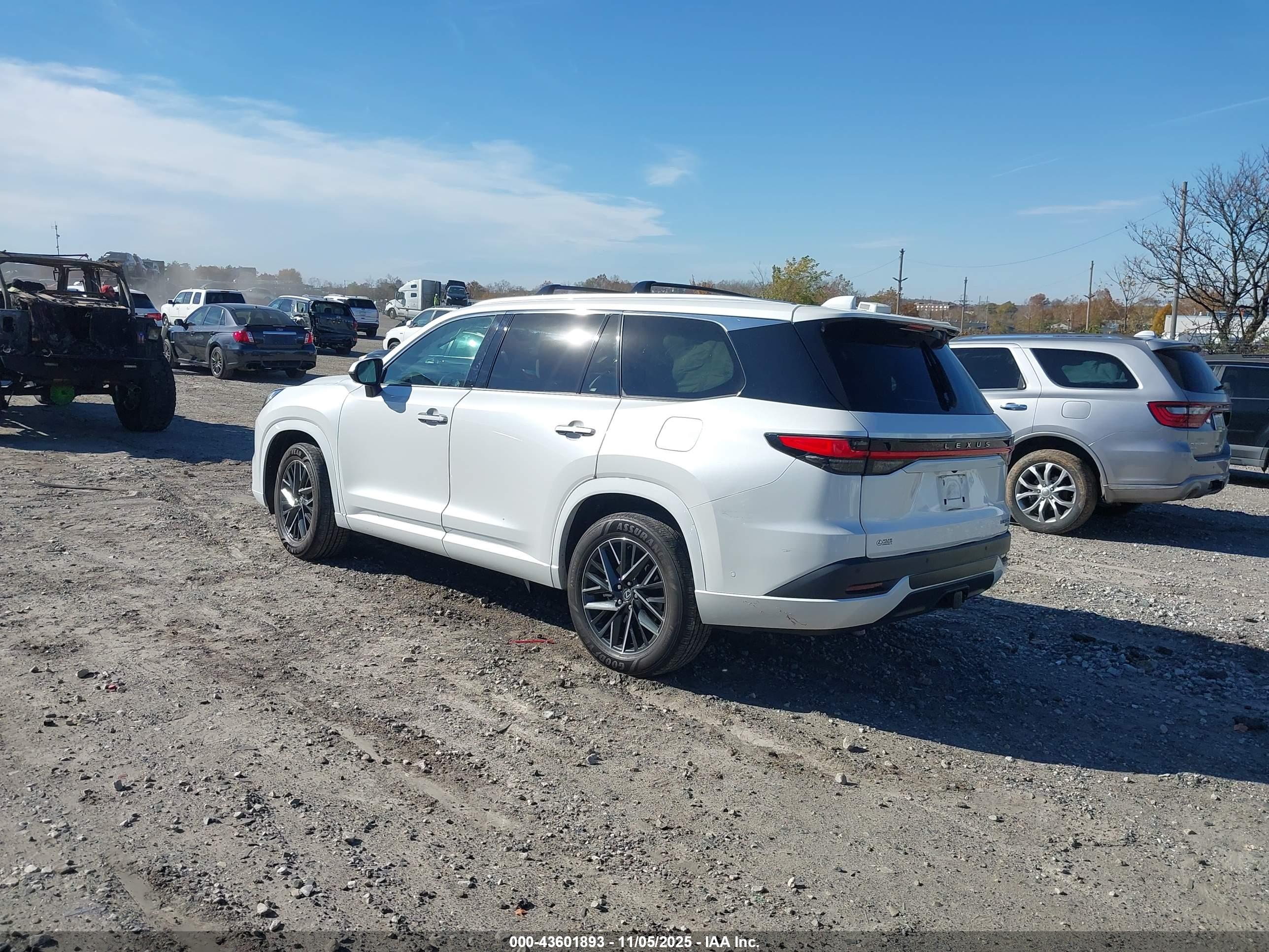 LEXUS TX image 3