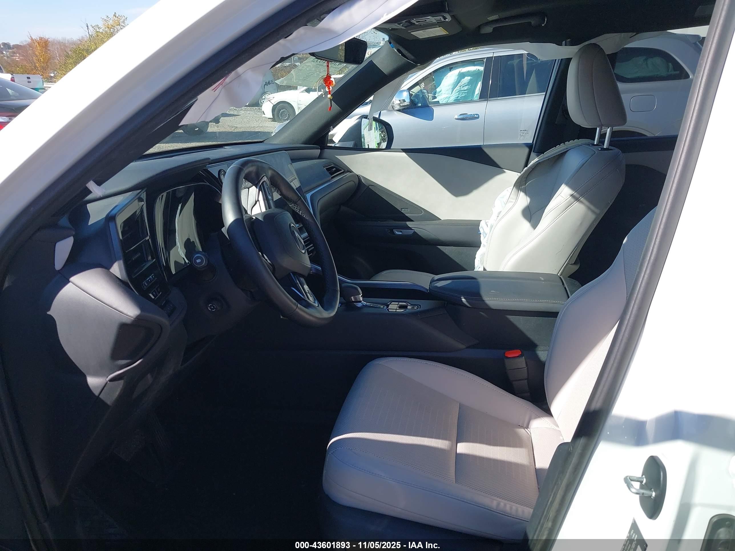 LEXUS TX image 5