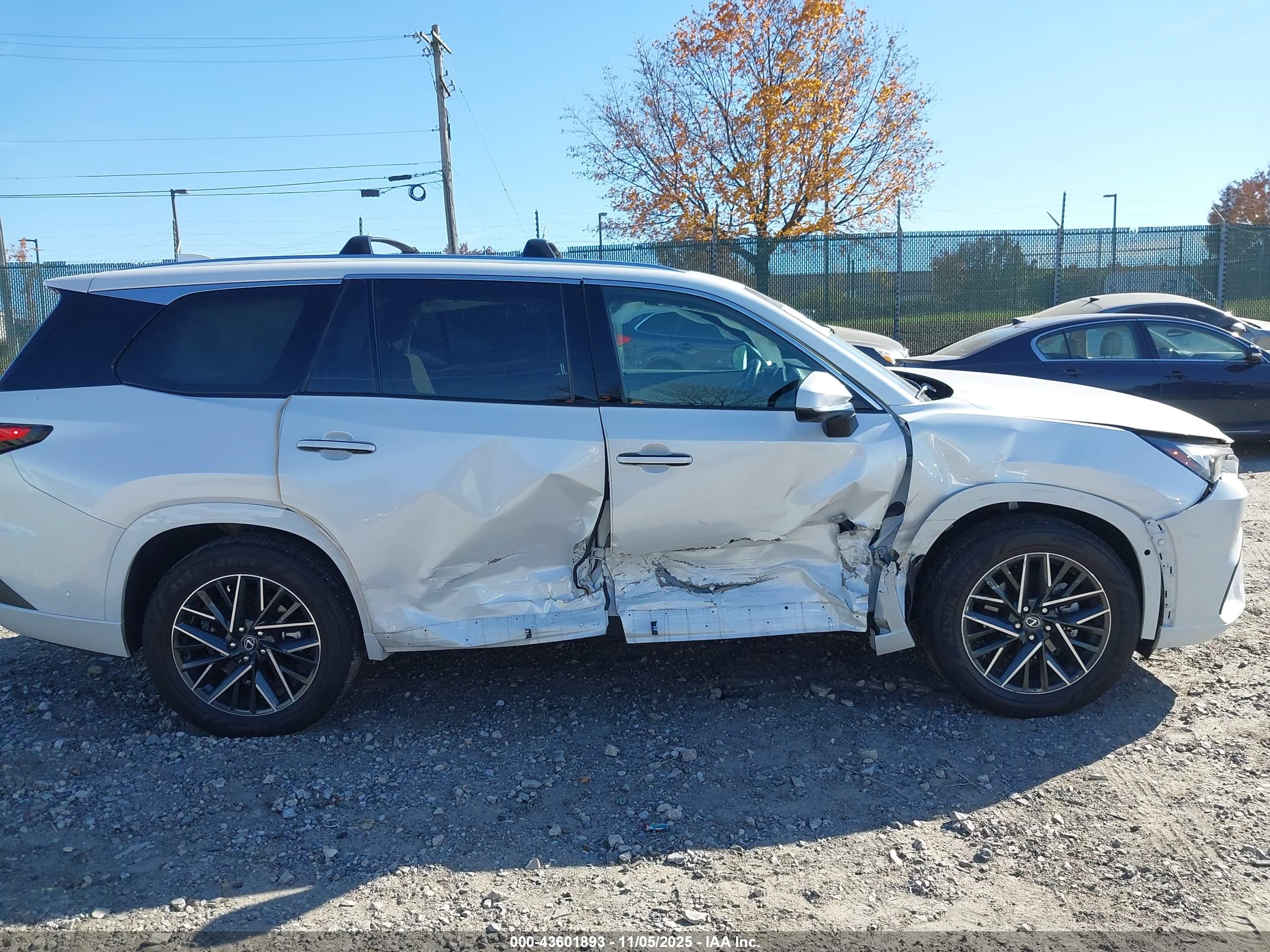 LEXUS TX image 6