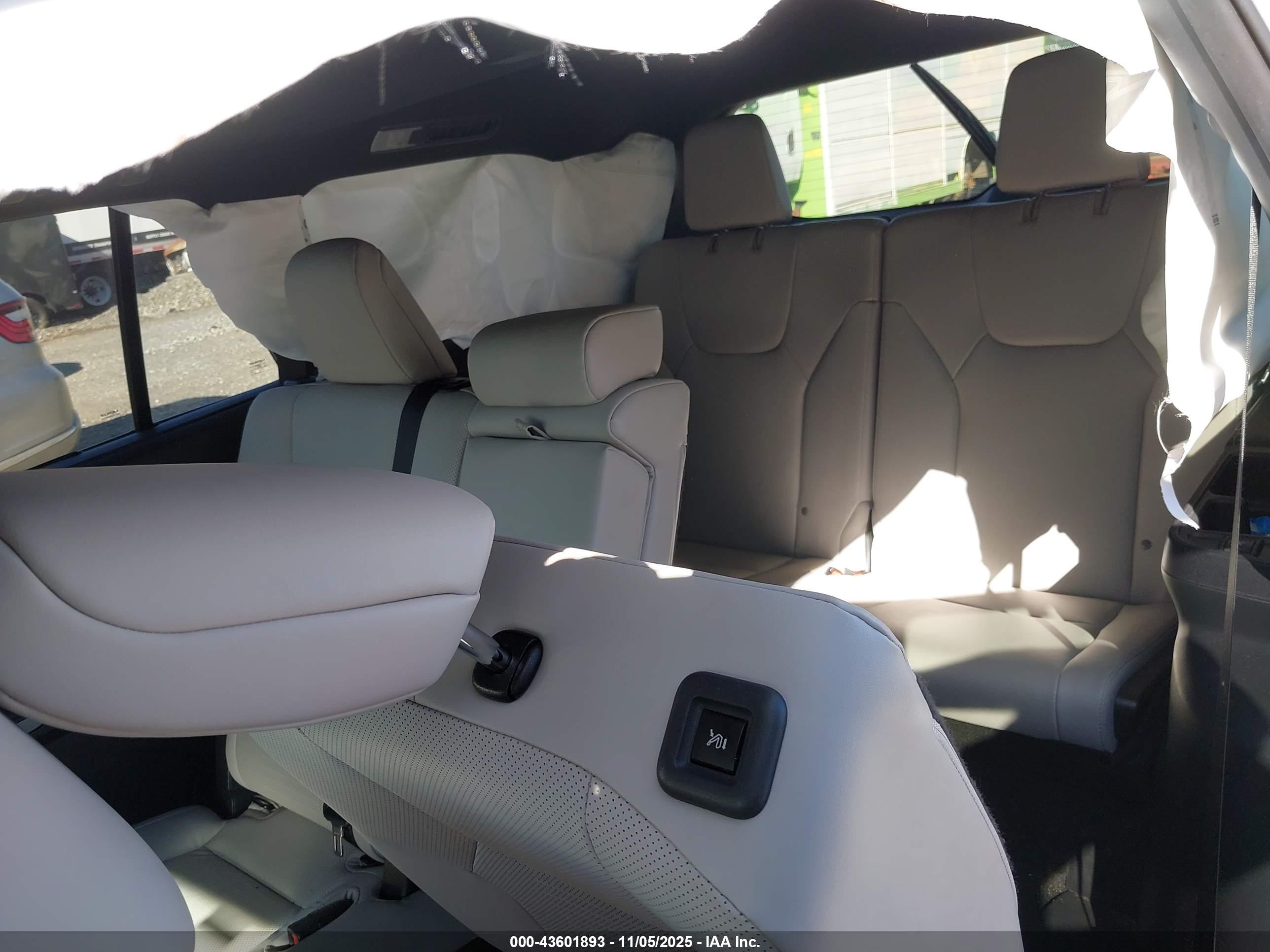 LEXUS TX image 8