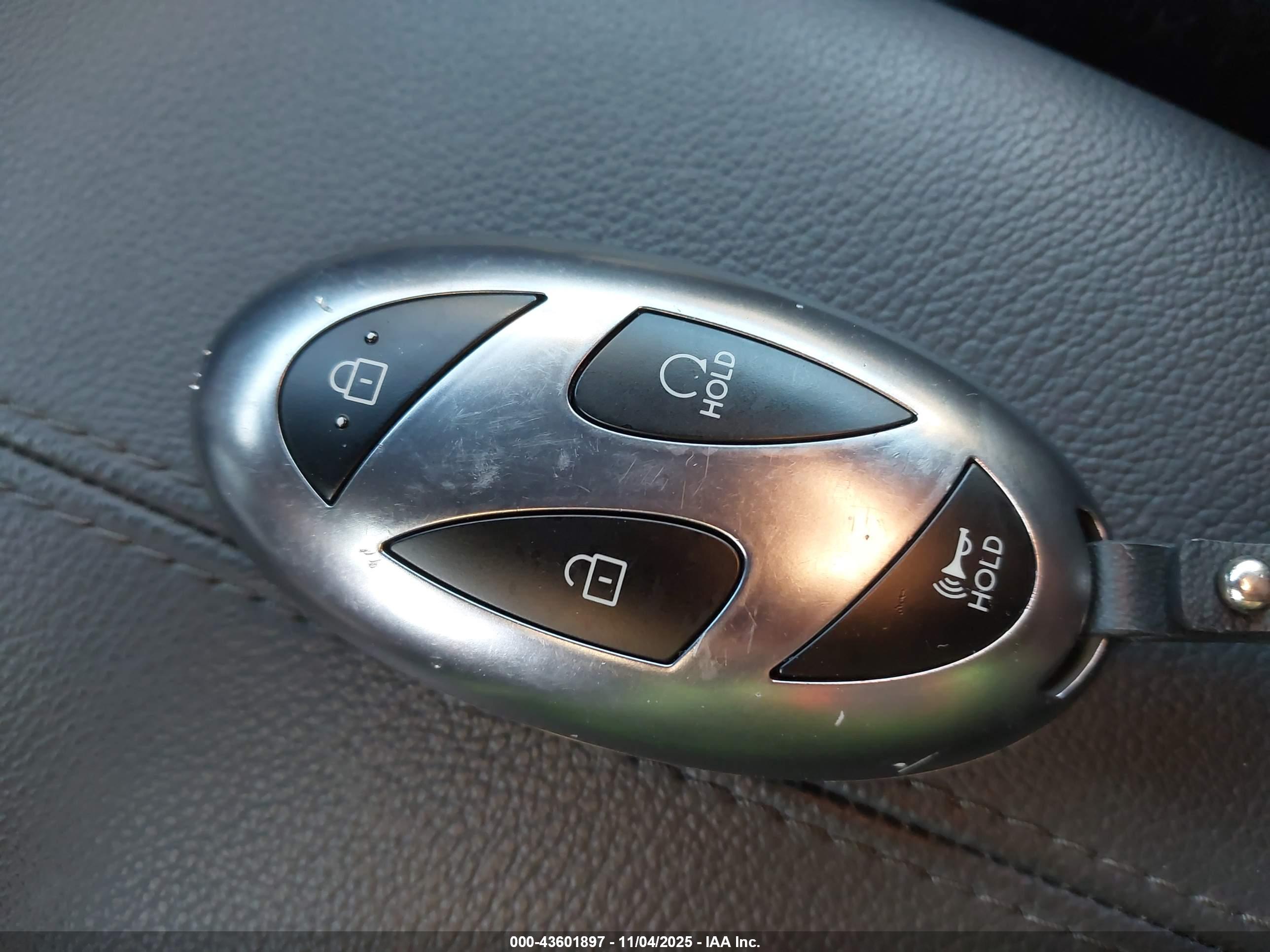 HYUNDAI TUCSON image 11