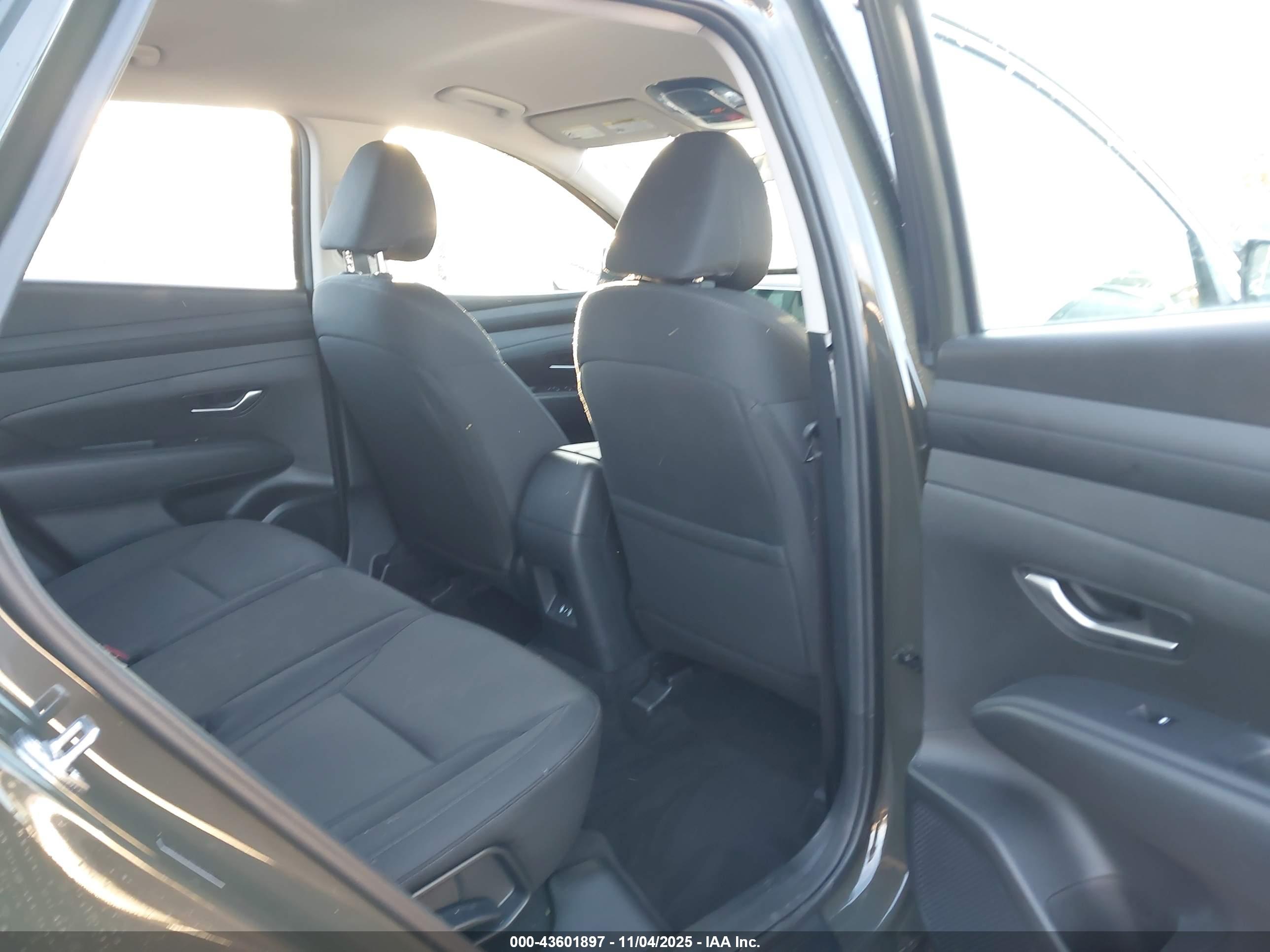 HYUNDAI TUCSON image 8