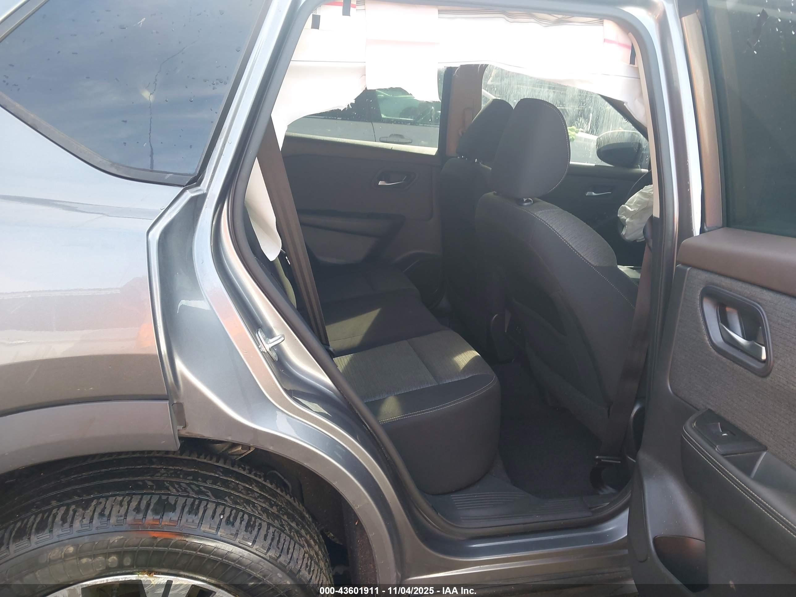 NISSAN ROGUE image 5