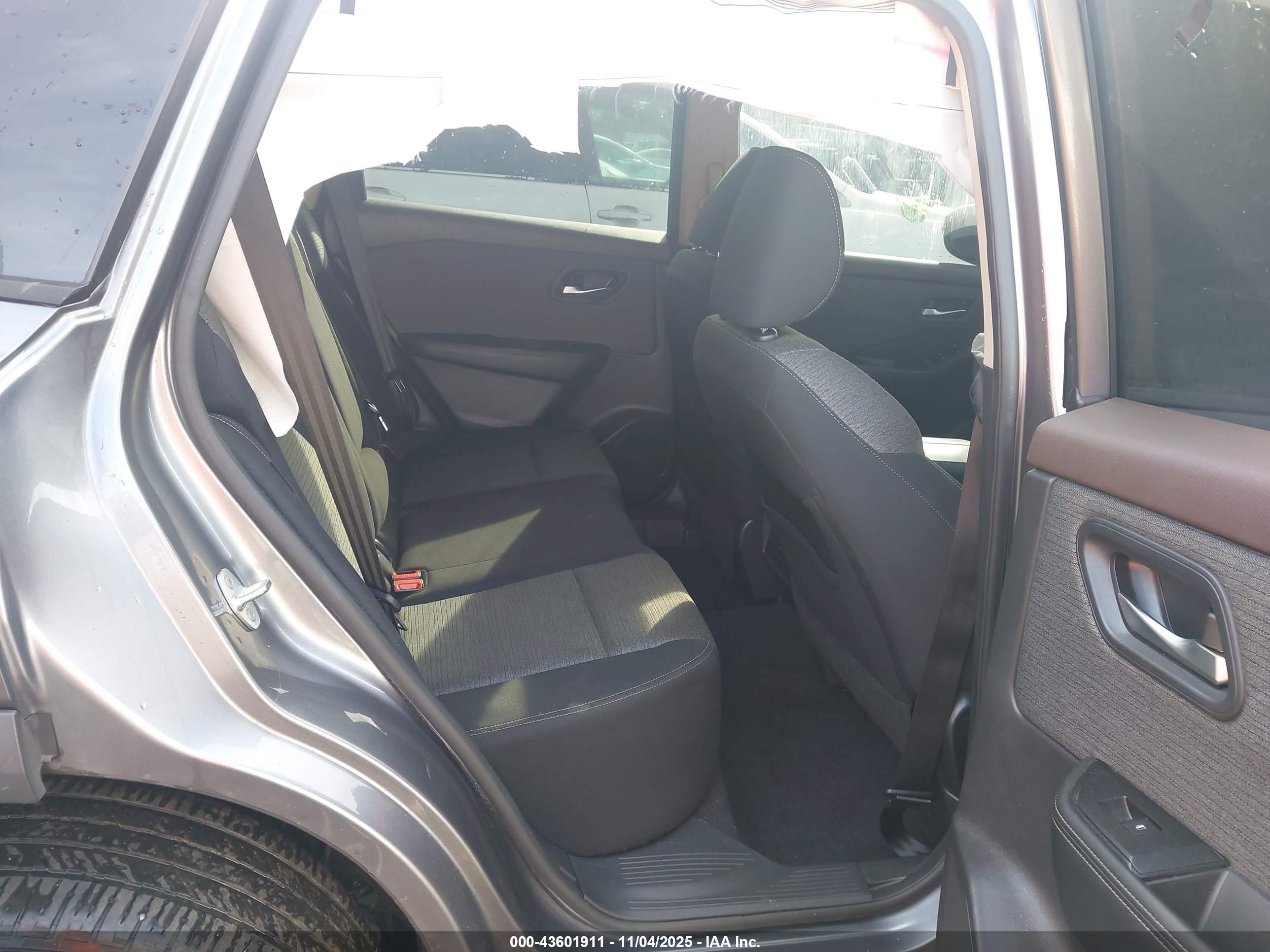 NISSAN ROGUE image 8