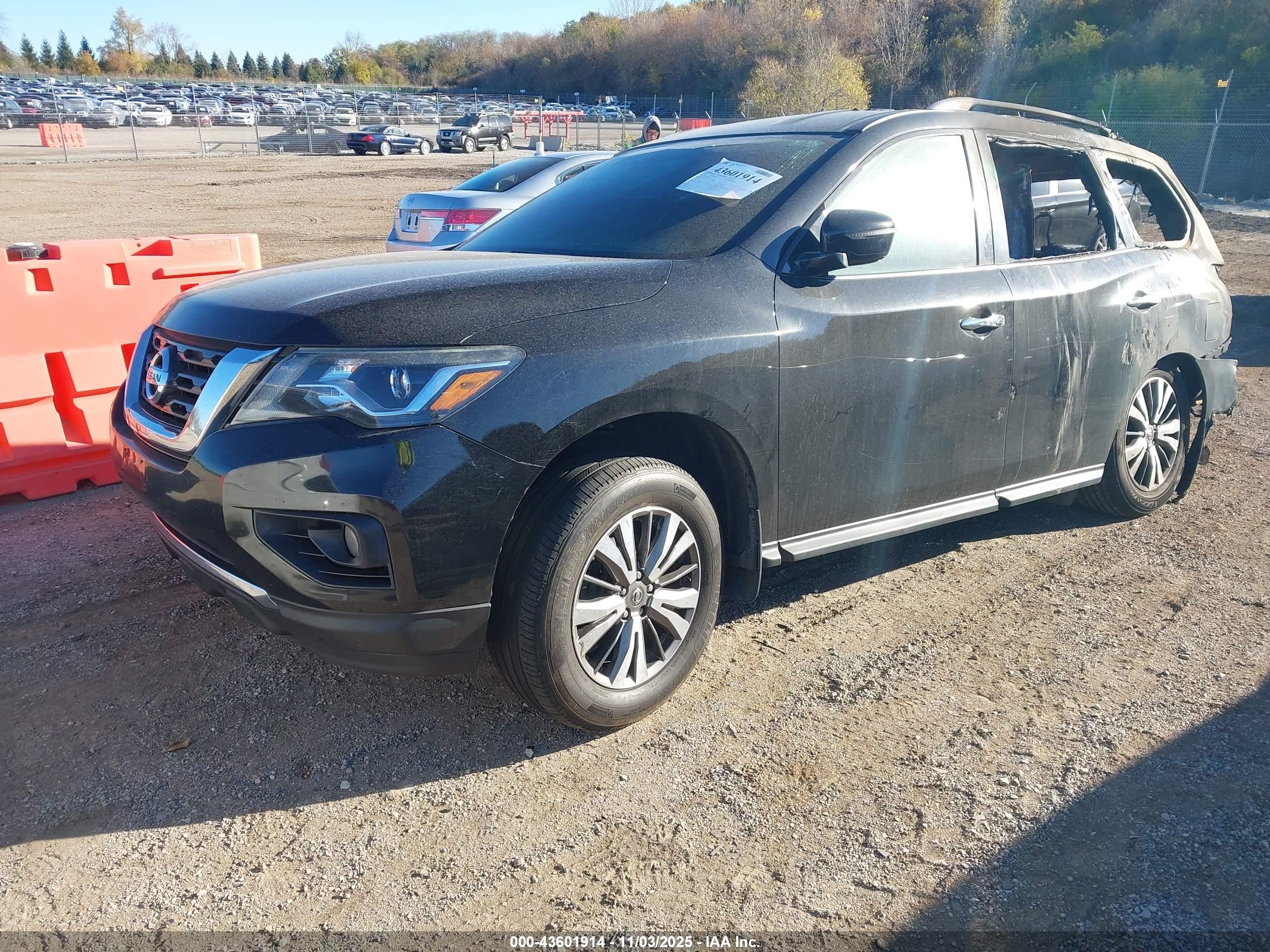 NISSAN PATHFINDER image 2