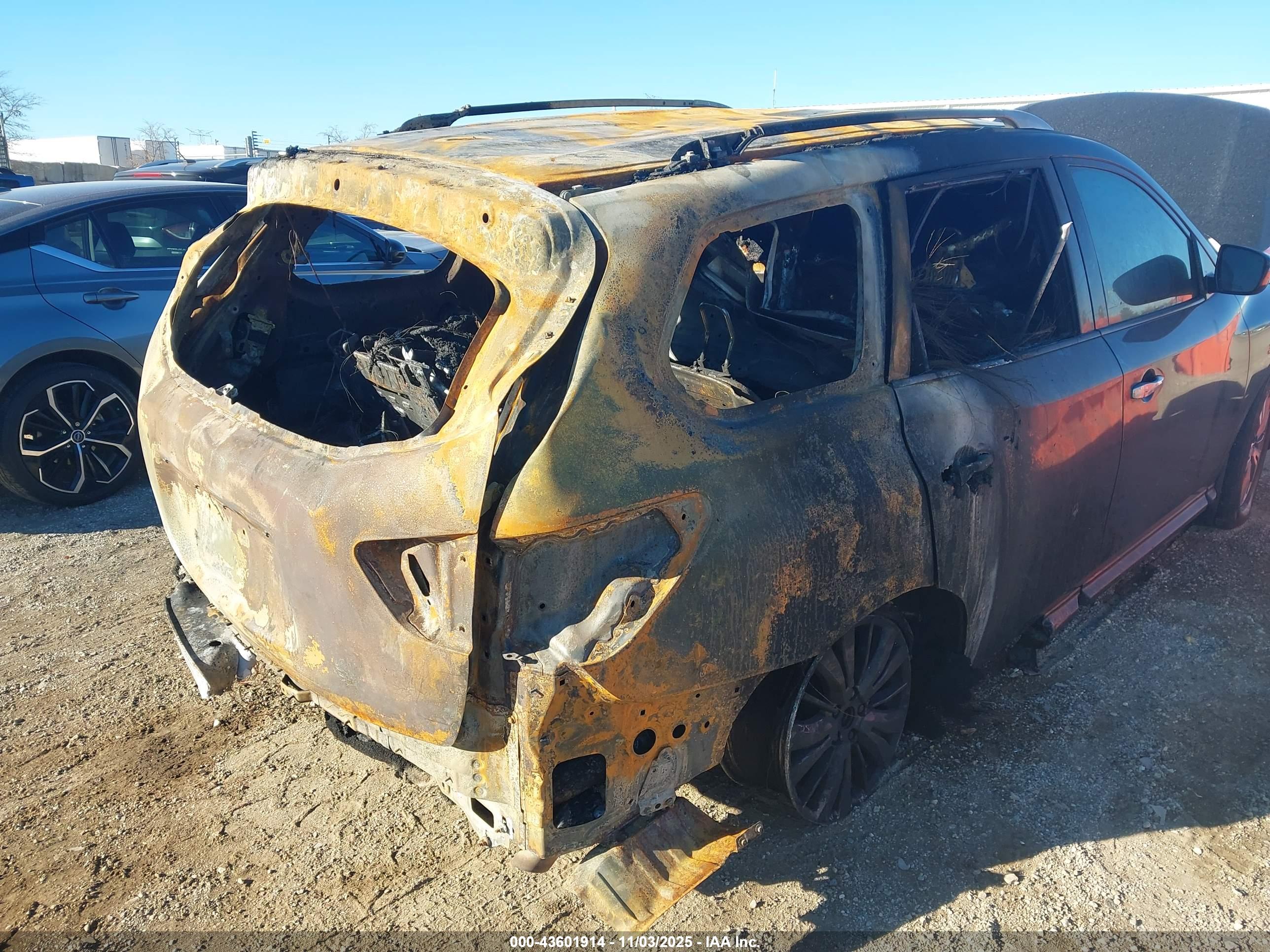 NISSAN PATHFINDER image 6