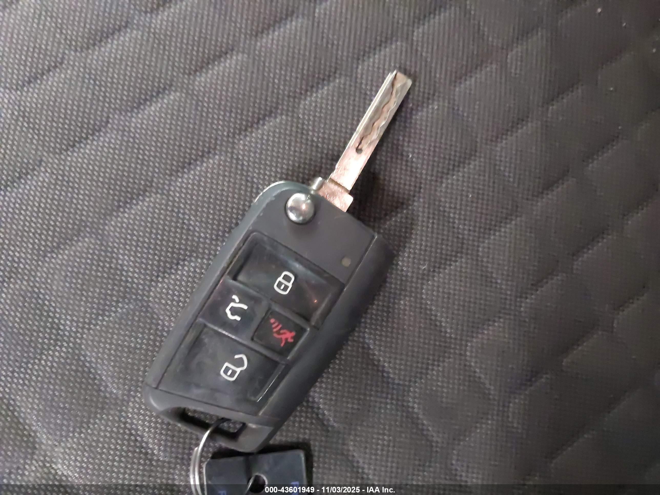 VOLKSWAGEN TIGUAN image 11