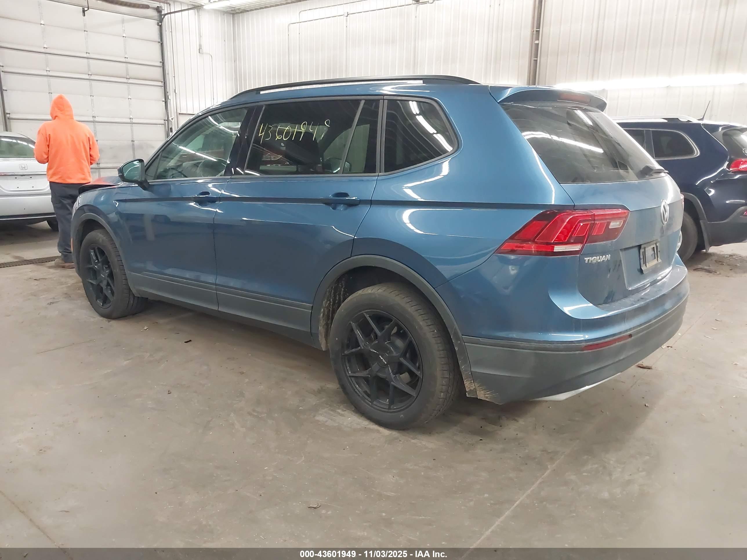 VOLKSWAGEN TIGUAN image 3
