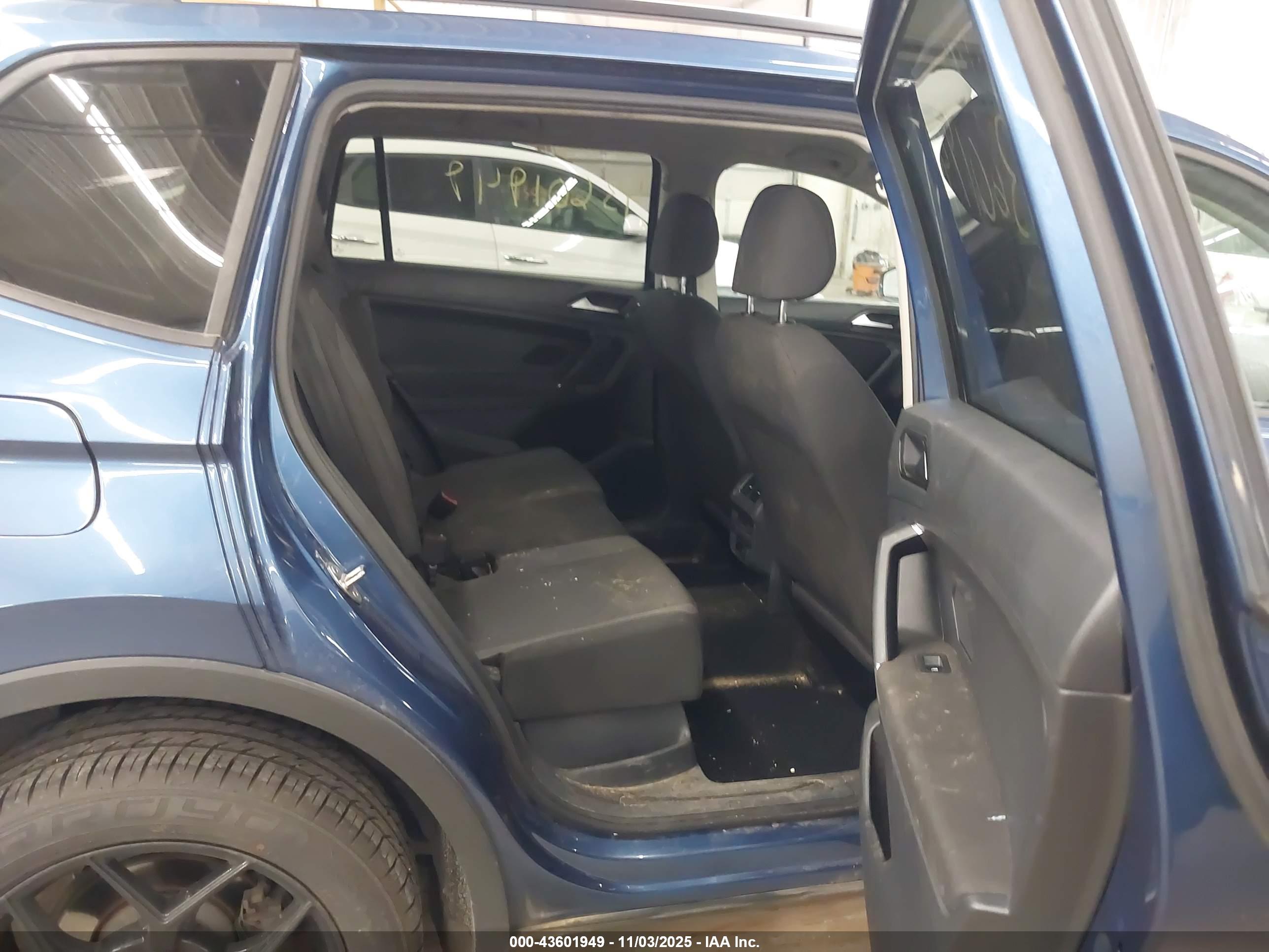 VOLKSWAGEN TIGUAN image 8