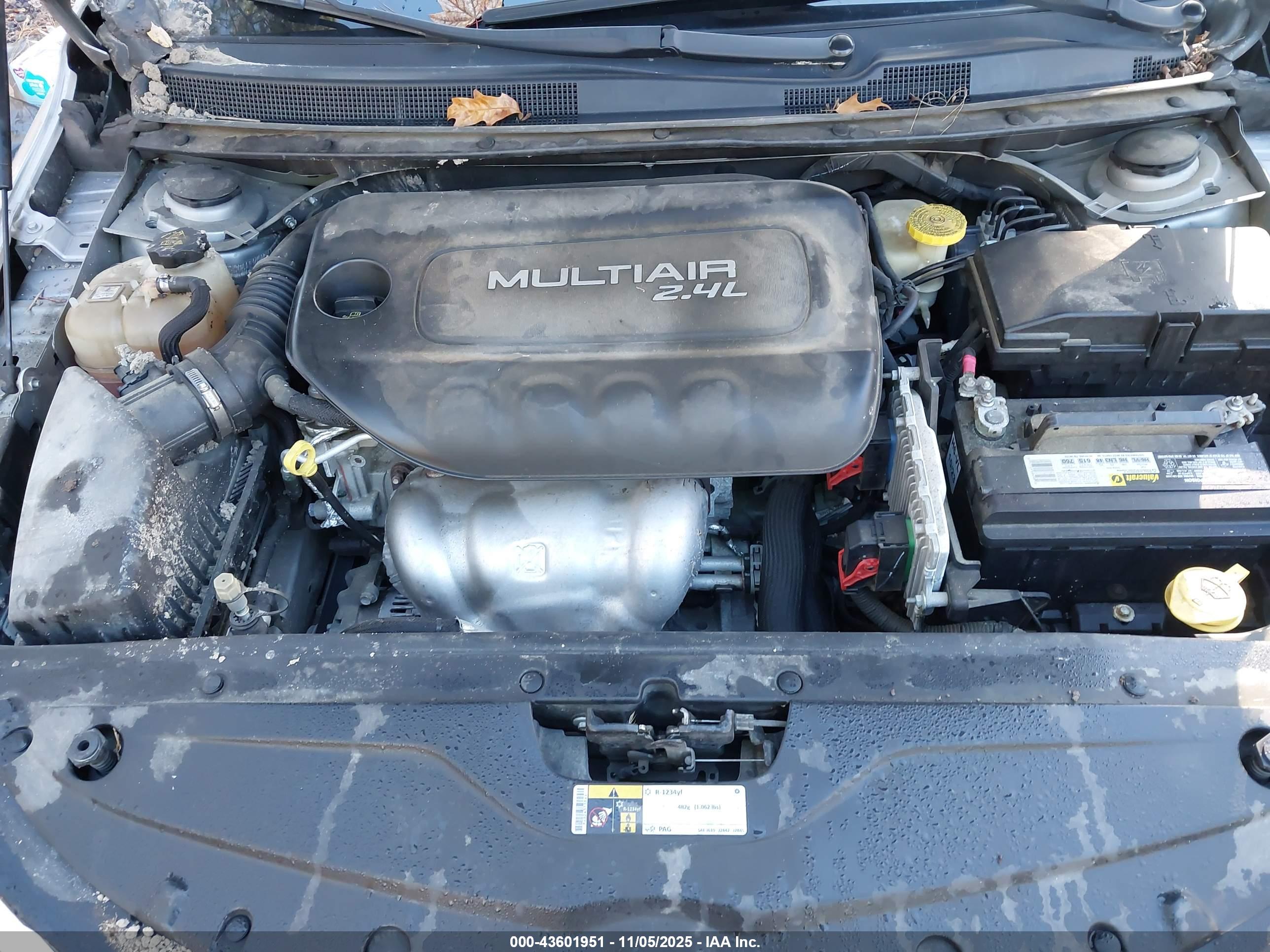CHRYSLER 200 image 10
