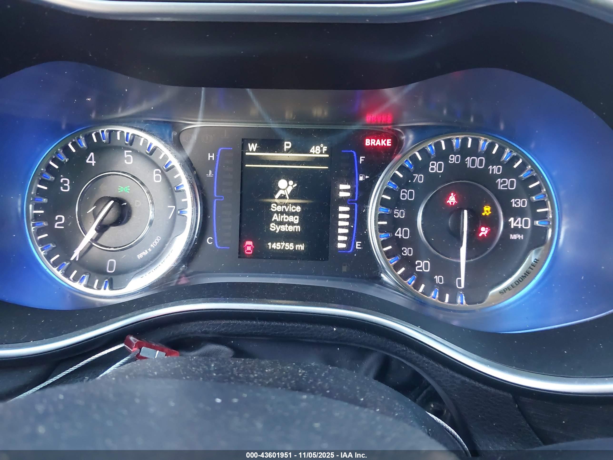 CHRYSLER 200 image 7