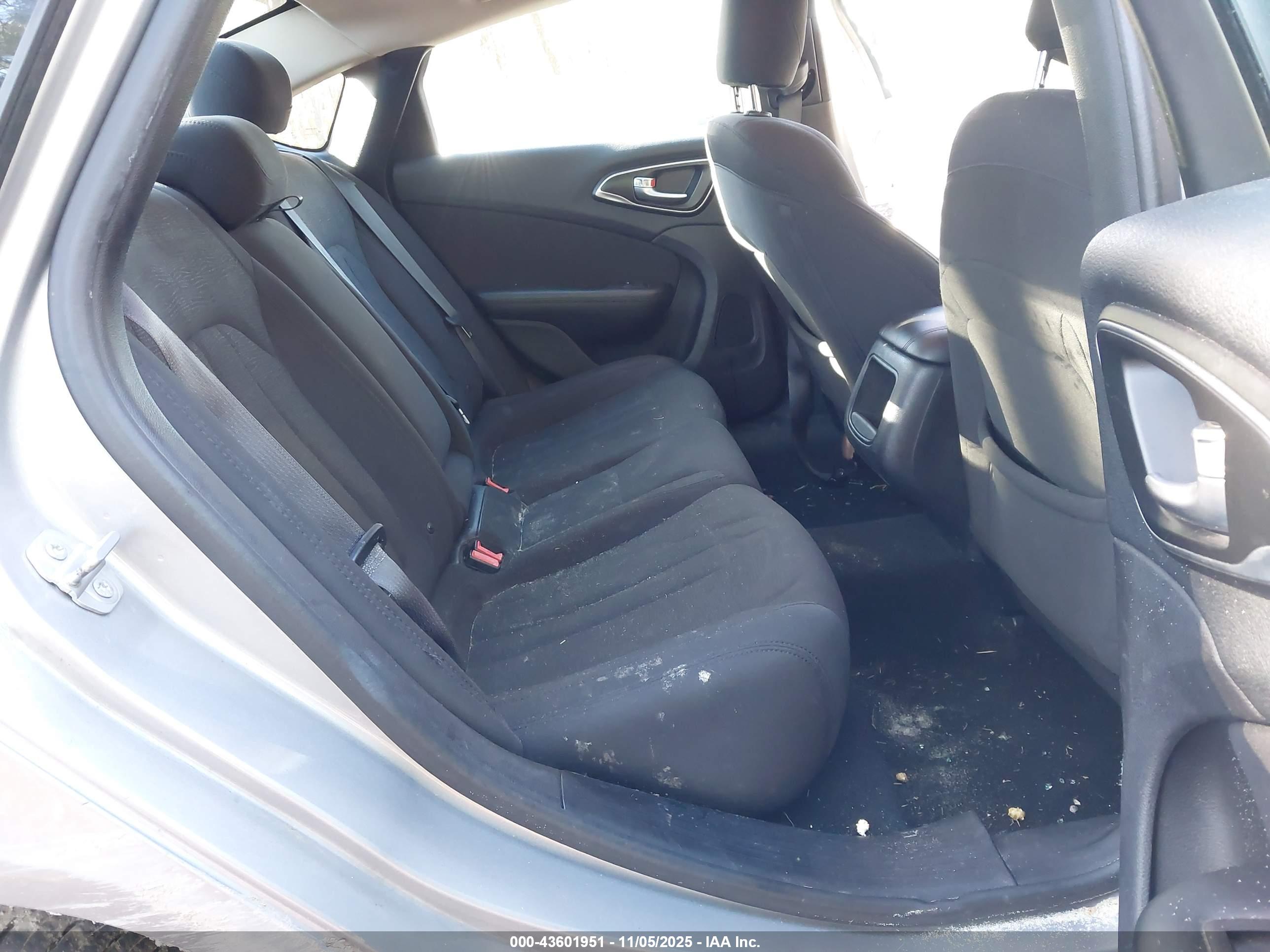 CHRYSLER 200 image 8