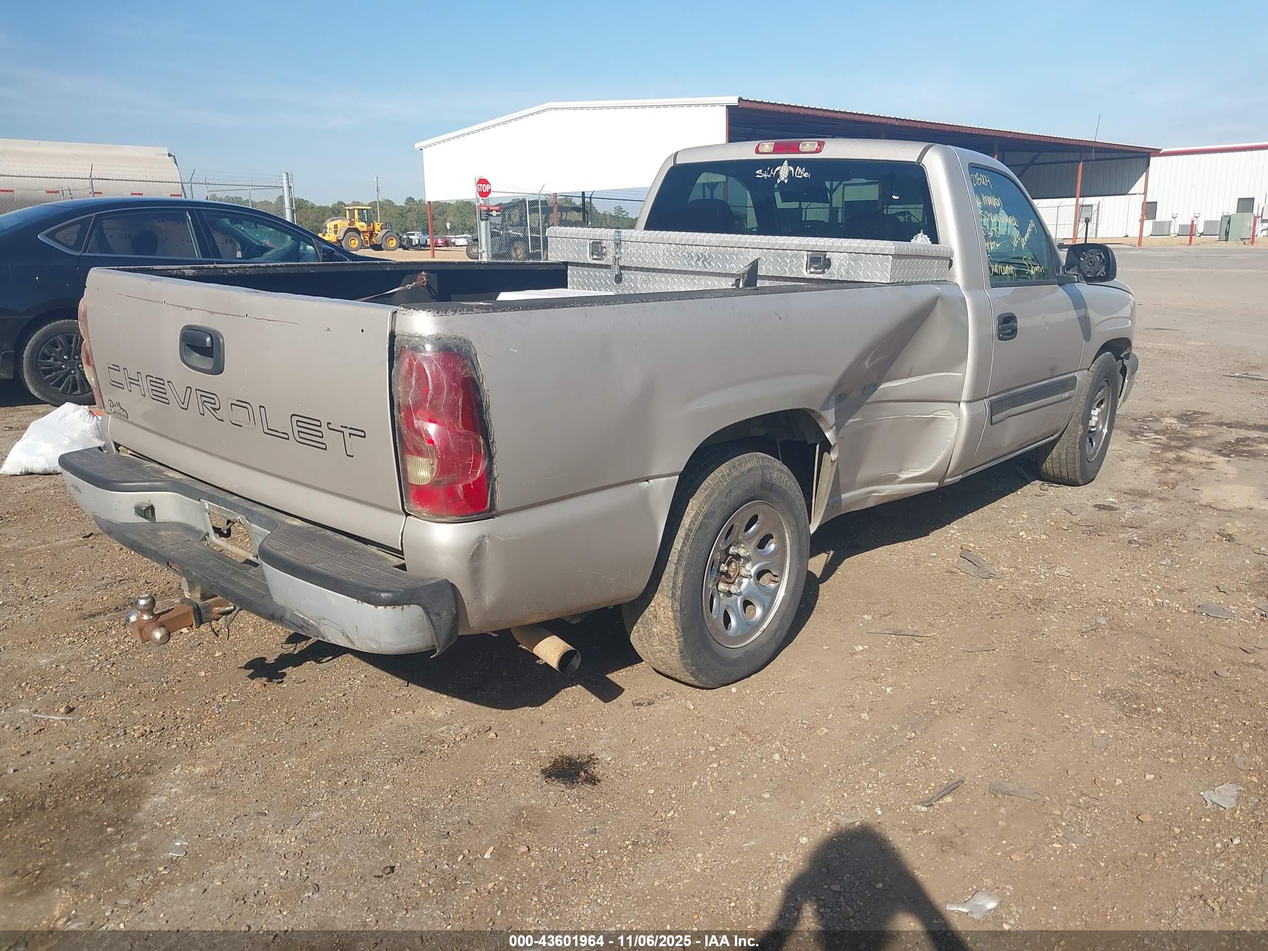 CHEVROLET SILVERADO image 4