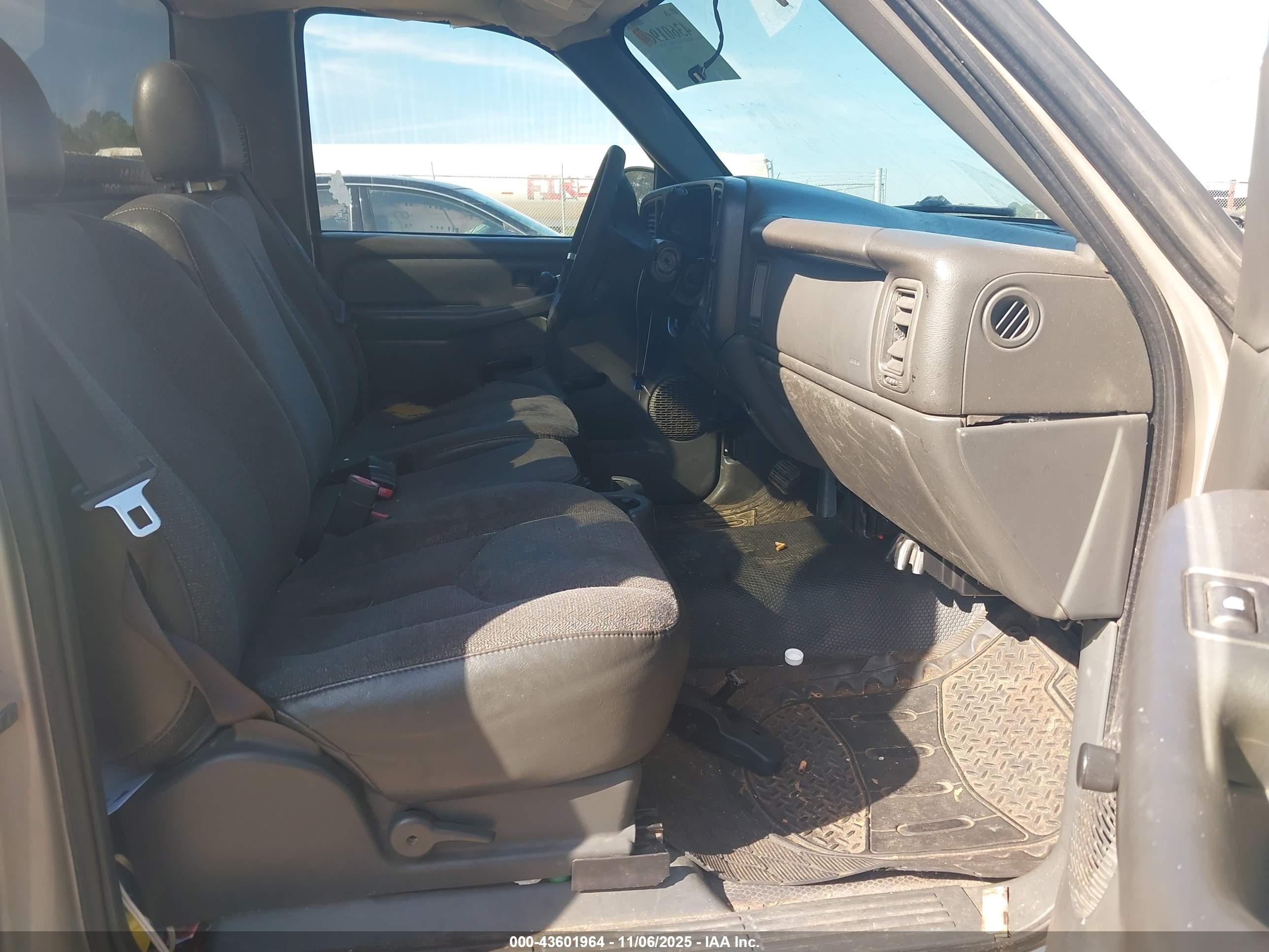 CHEVROLET SILVERADO image 5