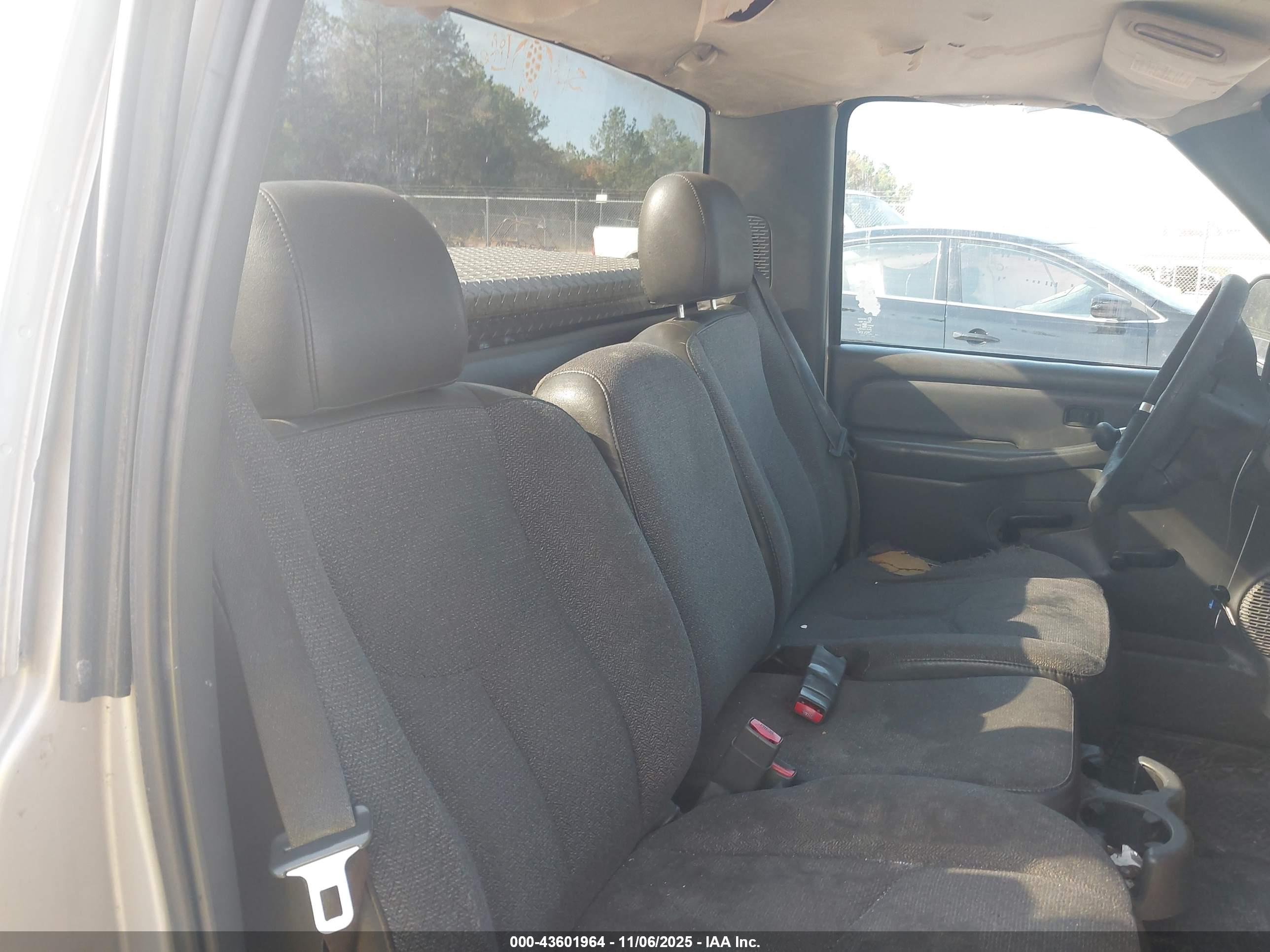 CHEVROLET SILVERADO image 8