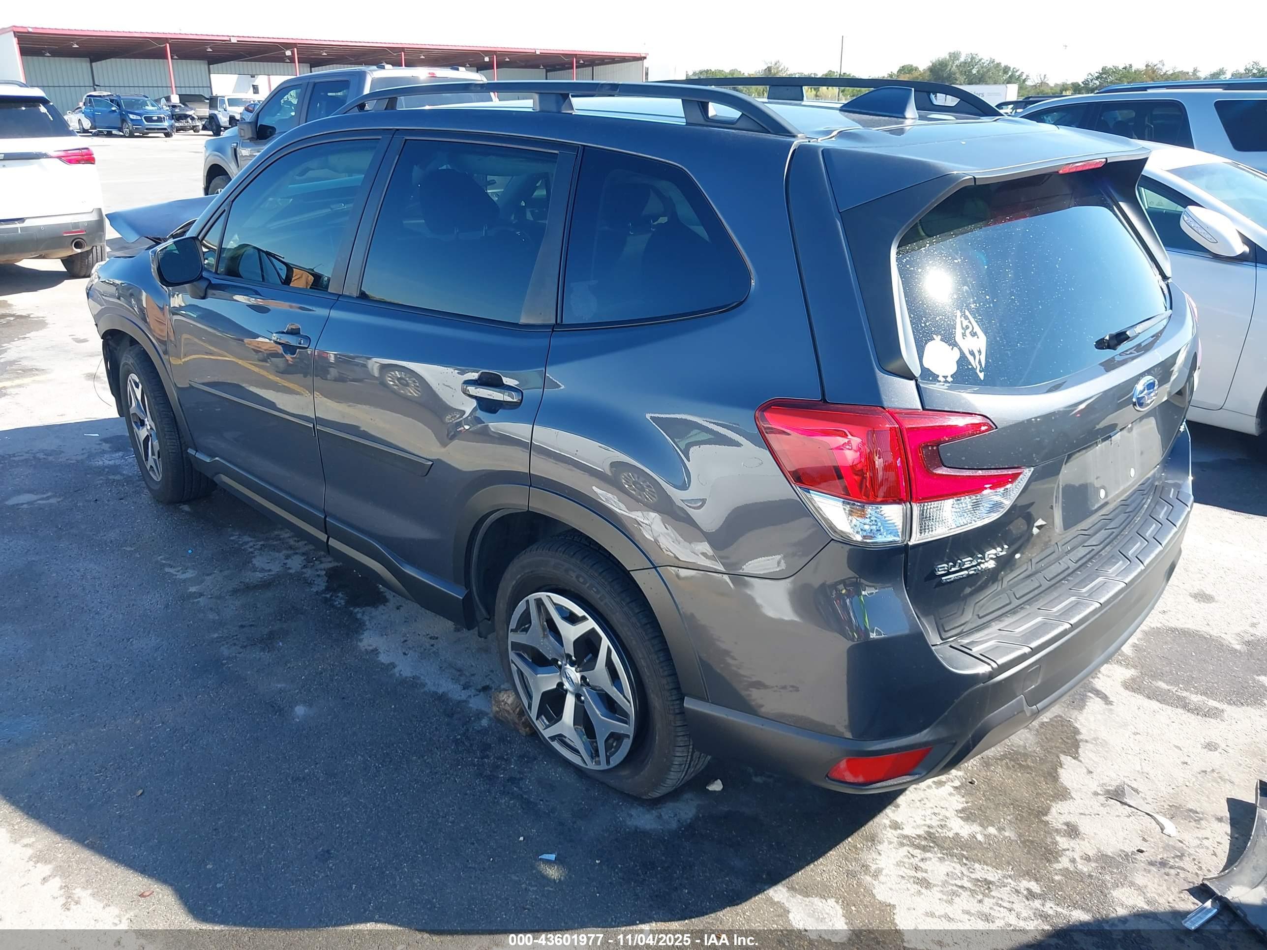 SUBARU FORESTER image 3