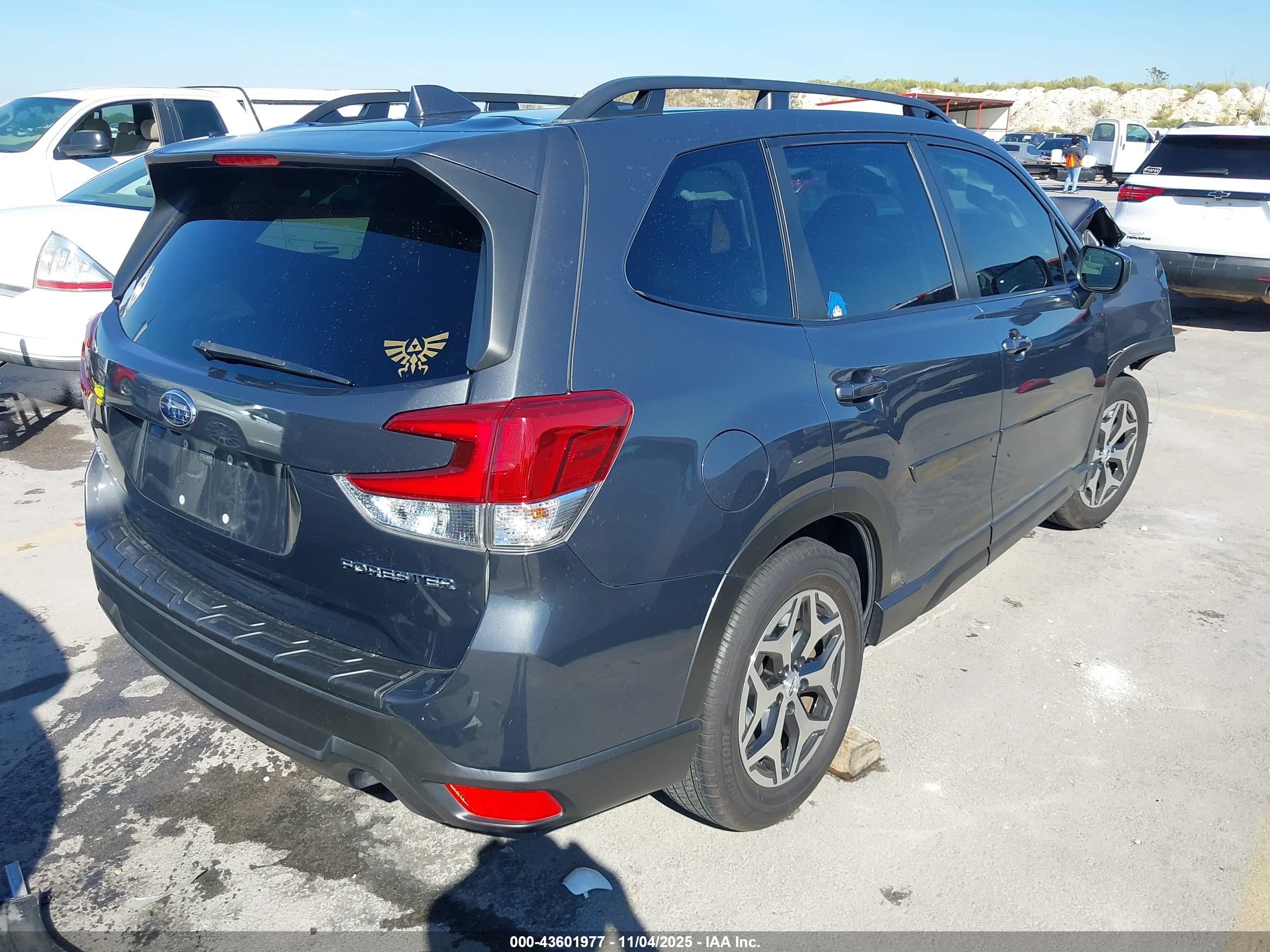 SUBARU FORESTER image 4