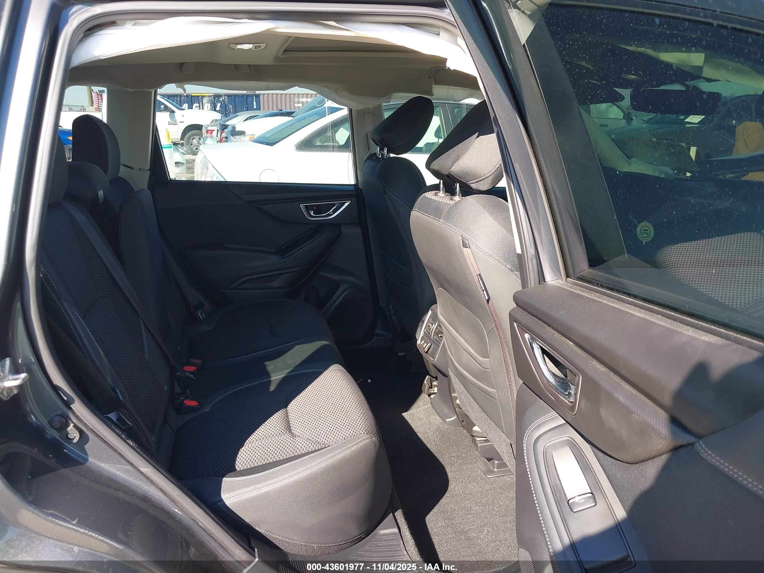 SUBARU FORESTER image 8