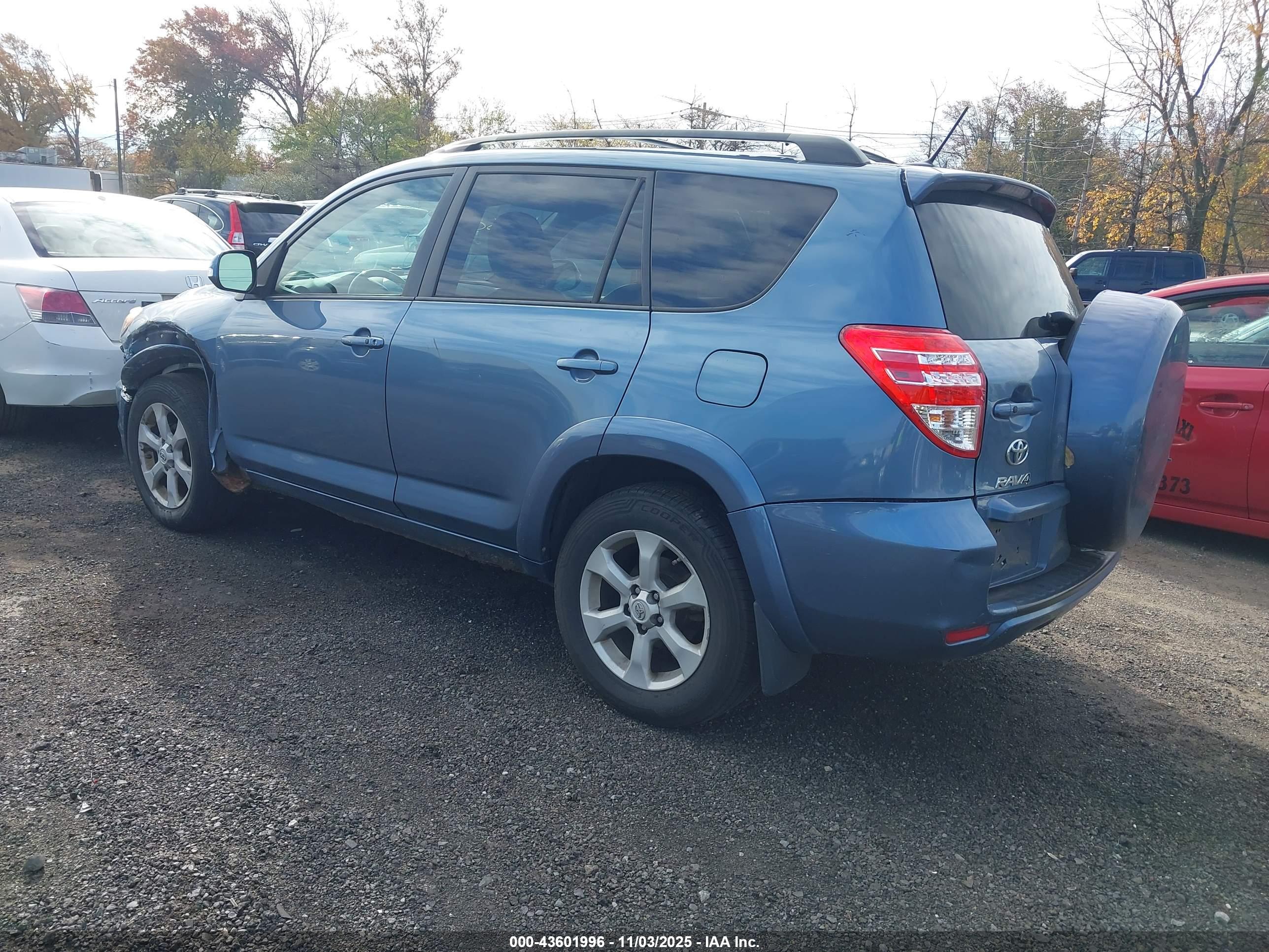 TOYOTA RAV4 image 3