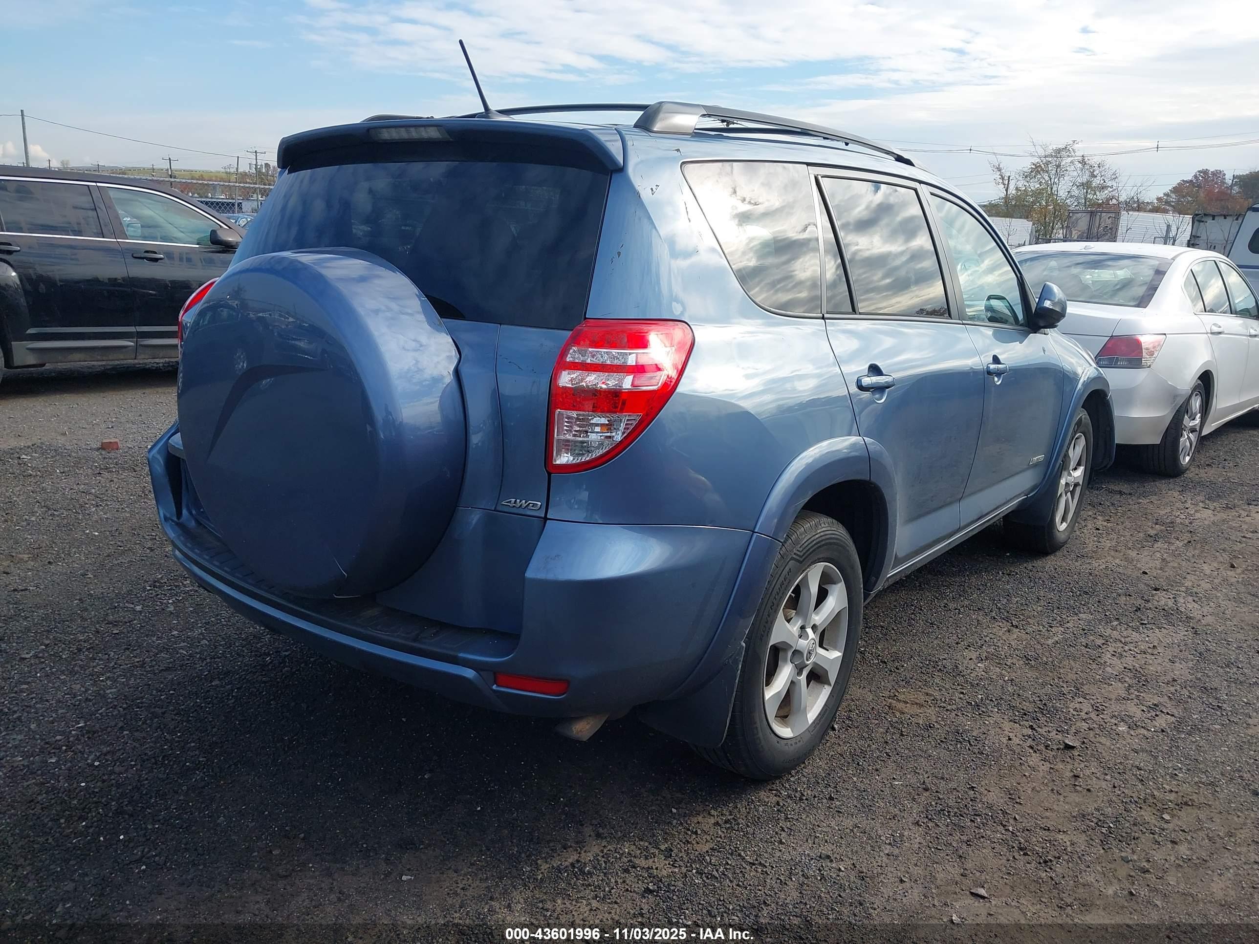 TOYOTA RAV4 image 4