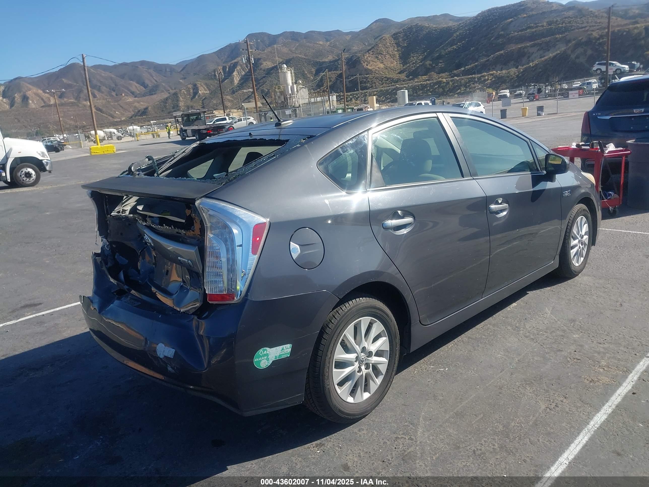 TOYOTA PRIUS image 4