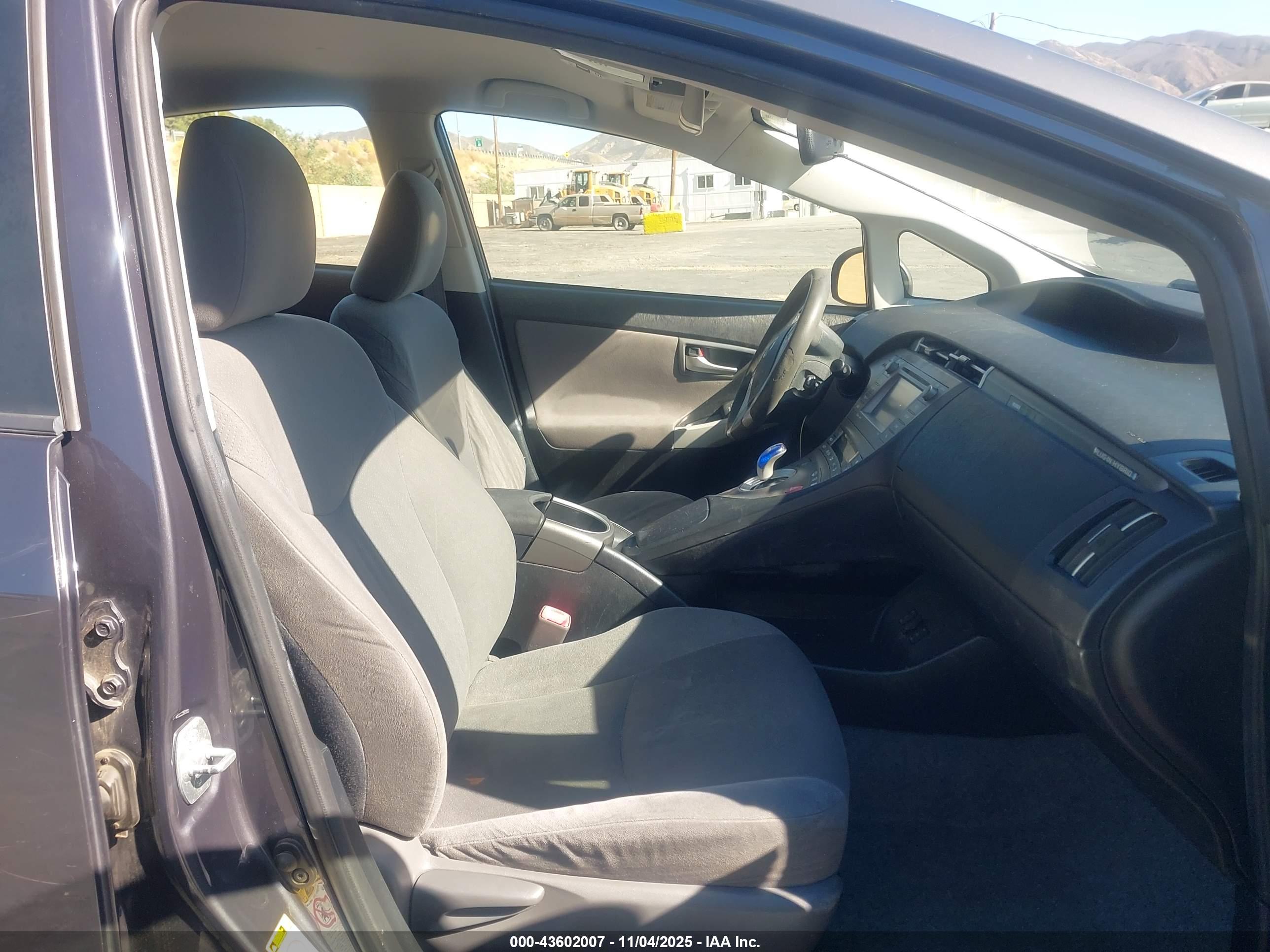 TOYOTA PRIUS image 5