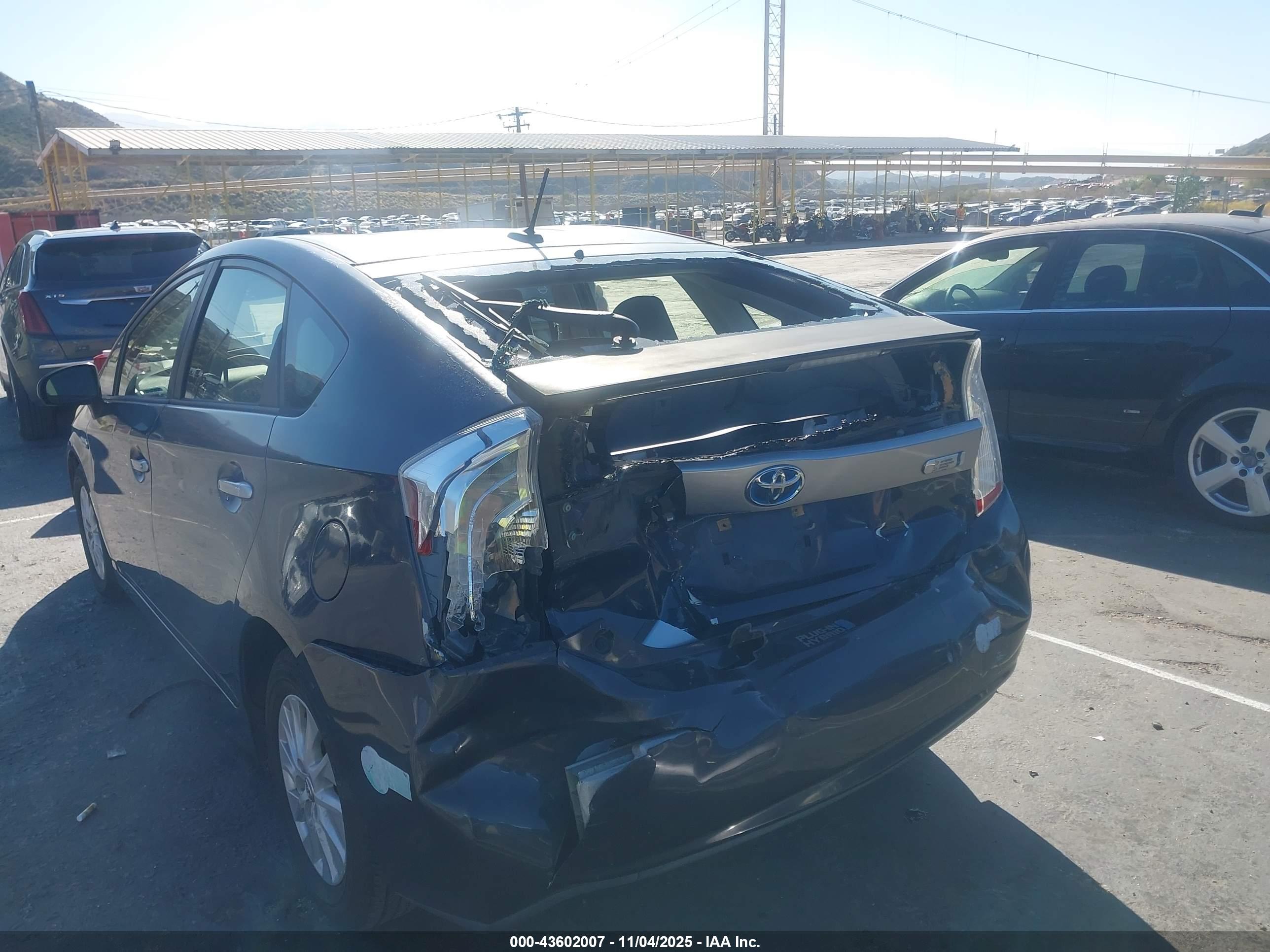 TOYOTA PRIUS image 6