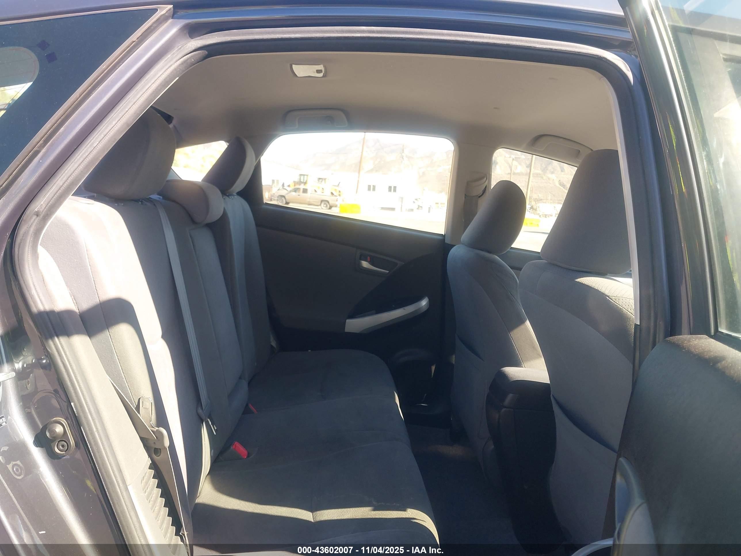 TOYOTA PRIUS image 8