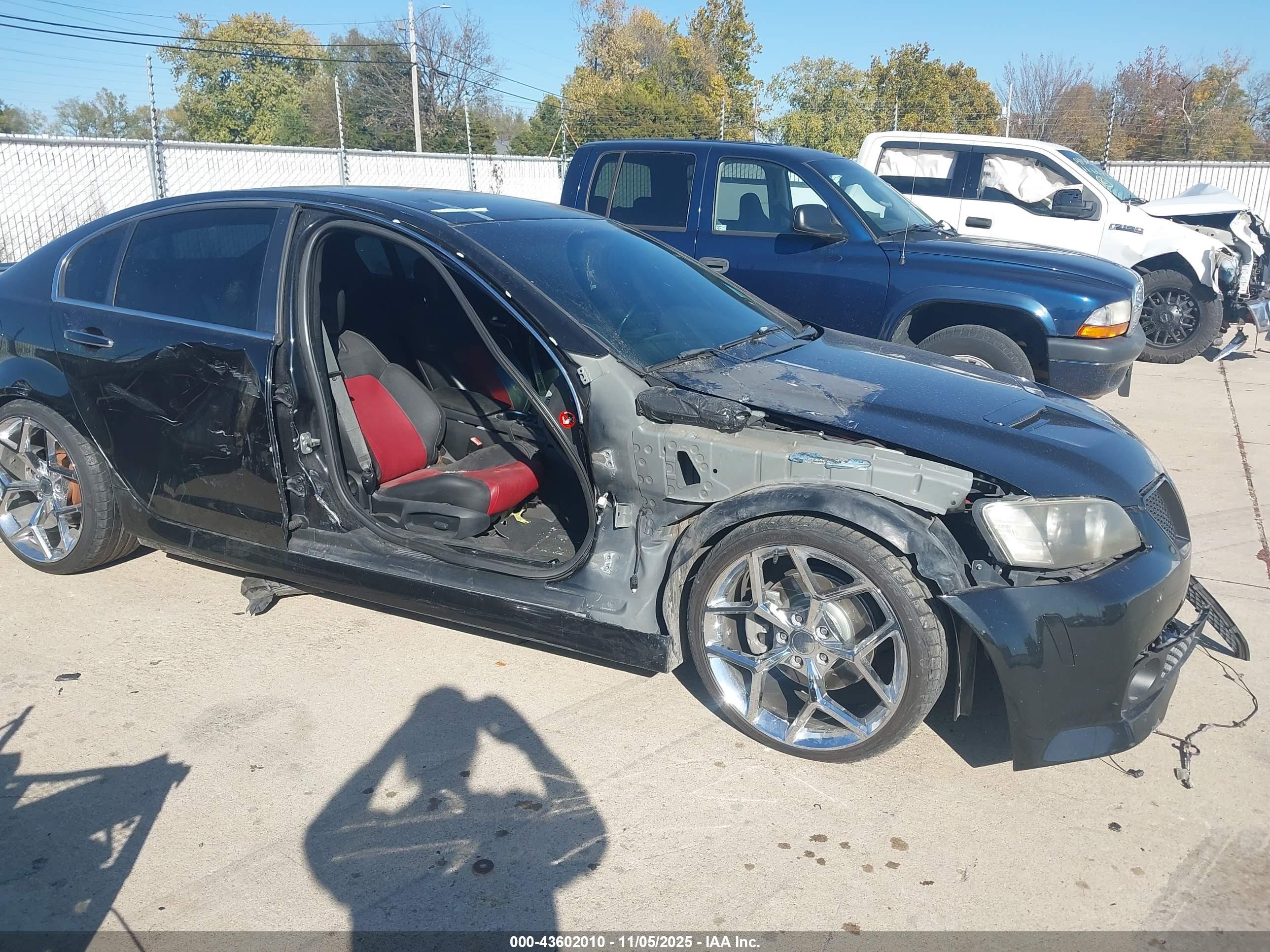 PONTIAC G8 image 6