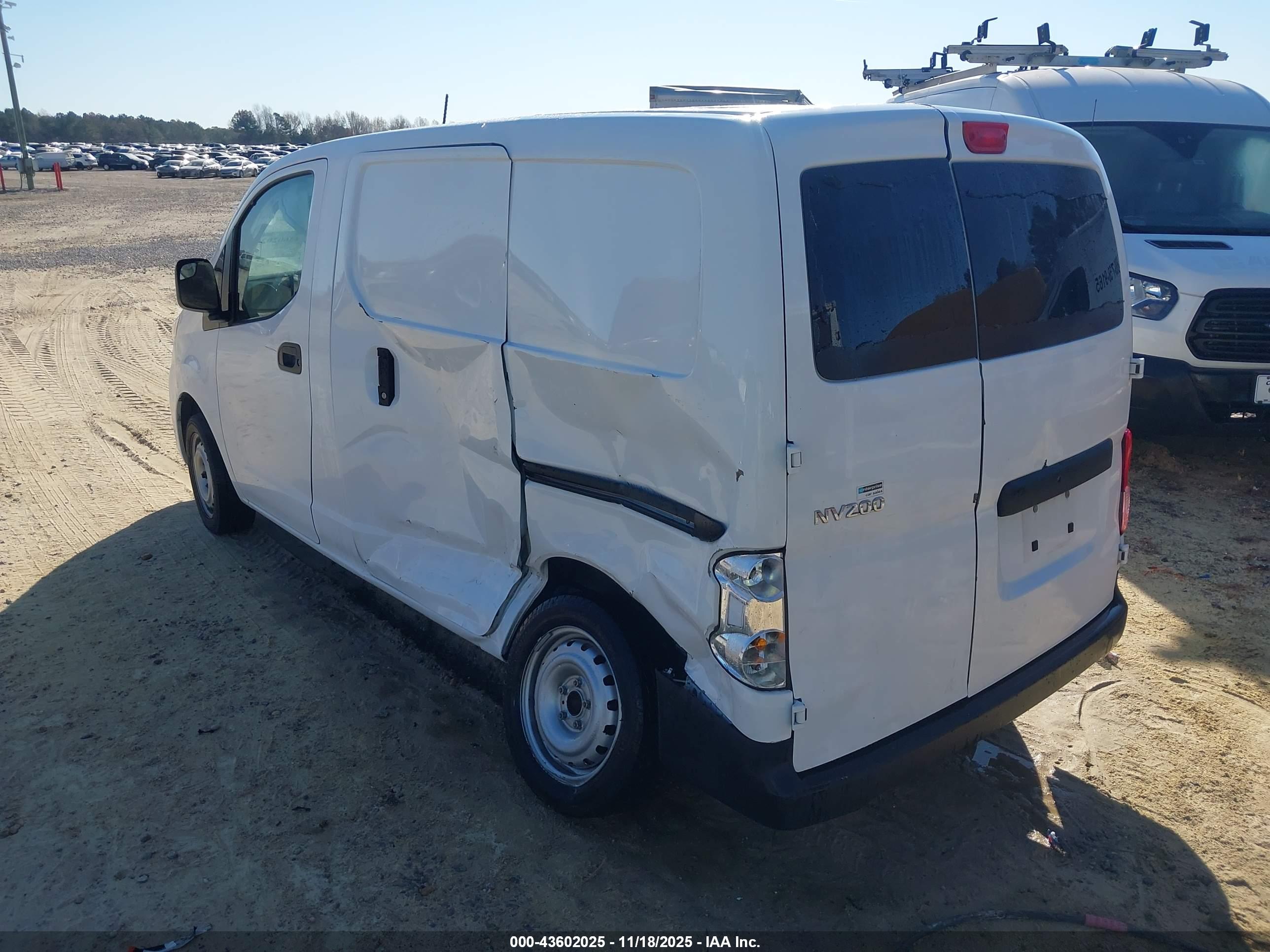 NISSAN NV200 image 3