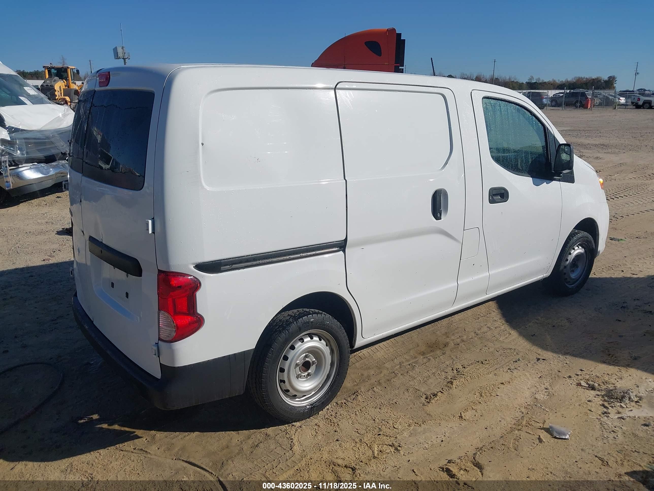 NISSAN NV200 image 4