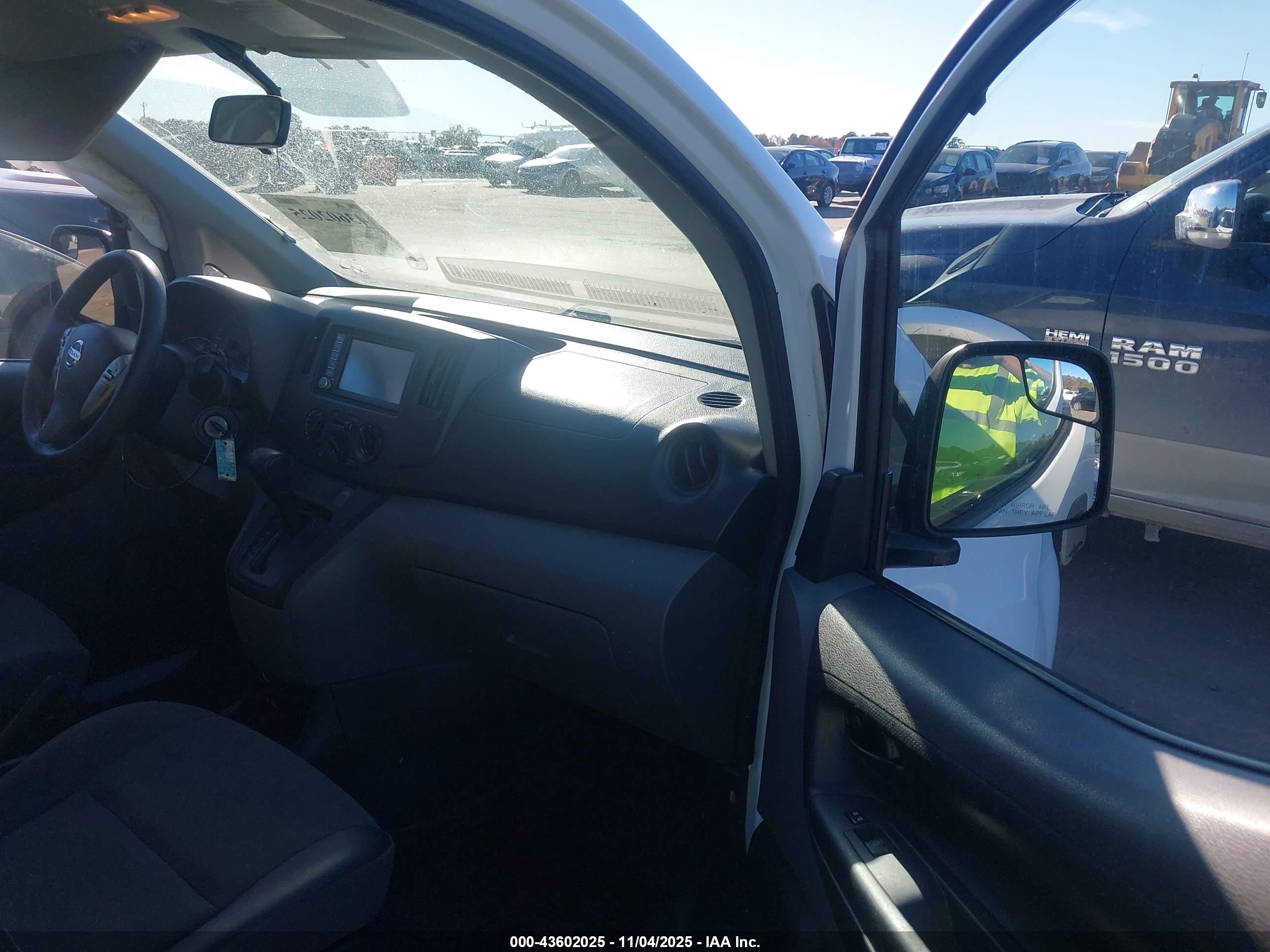 NISSAN NV200 image 5